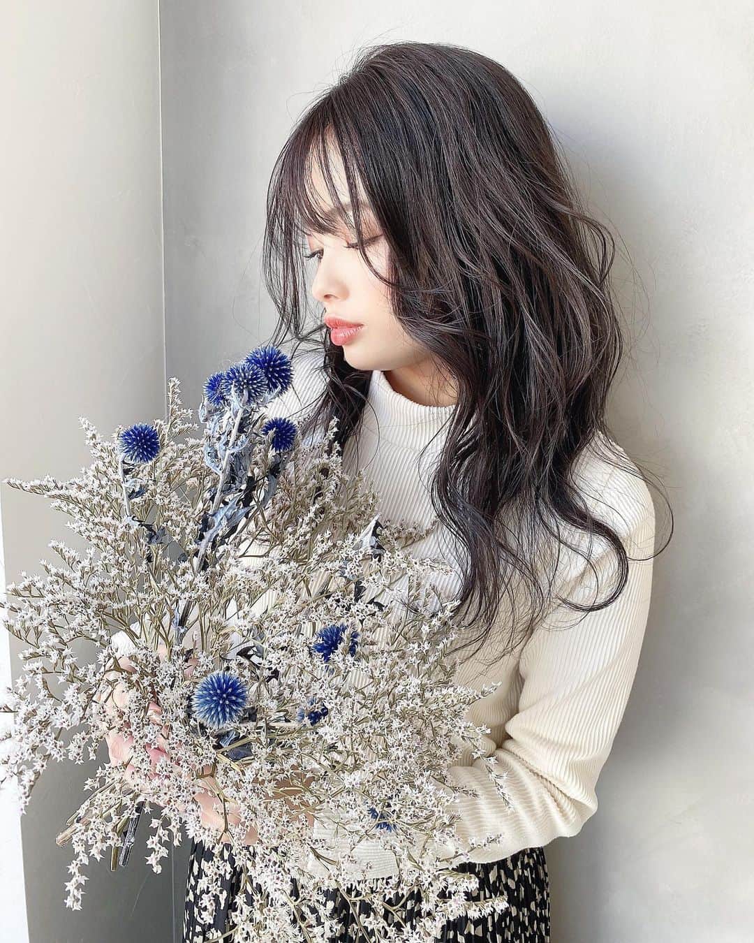 カトリナさんのインスタグラム写真 - (カトリナInstagram)「﻿ ﻿ ﻿ あやなさんのブーケって本当に可愛くて素敵🥺﻿ お家に飾りたい🥺❤️﻿ ﻿ ﻿ ﻿ ﻿ #カトリナ#かとりな﻿ #サロモ#静岡#おしゃれさんと繋がりたい#浜松サロモ#サロンモデル#ポージング#撮影データ#2way前髪#ヘアカラー#カラコン#ヘアスタイル#アレンジモデル募集#美容院#秋コーデ#撮影依頼募集#fashion#make#コスメ#152cmコーデ#低身長#イエベ#ロングヘア」12月9日 16時58分 - suzu_nanase715