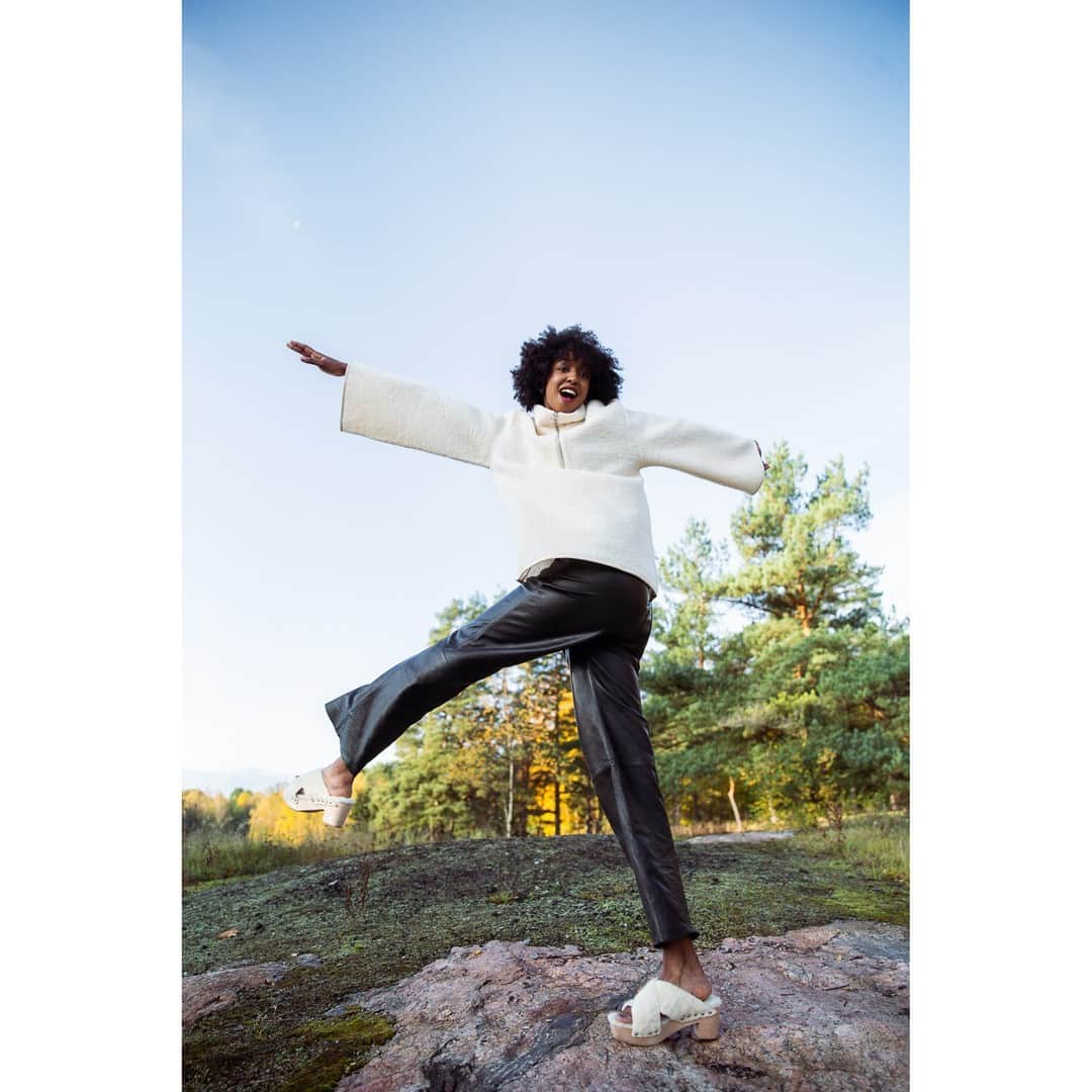 テーリポルキのインスタグラム：「Sunny days make us feel like ☀️🤩 Photo: @pallasliivia⠀⠀⠀⠀⠀⠀⠀⠀⠀ Style: @noonasten⠀⠀⠀⠀⠀⠀⠀⠀⠀ Muah: @mariaartistry⠀⠀⠀⠀⠀⠀⠀⠀⠀ Model: @luuleyas @asyouareagency⠀⠀⠀⠀⠀⠀⠀⠀⠀ Clothes: @marimekko⠀⠀⠀⠀⠀⠀⠀⠀⠀ ⠀⠀⠀⠀⠀⠀⠀⠀⠀ #TERHIPÖLKKI #terhipölkkistore #finnishdesign #sustainable #footwear」