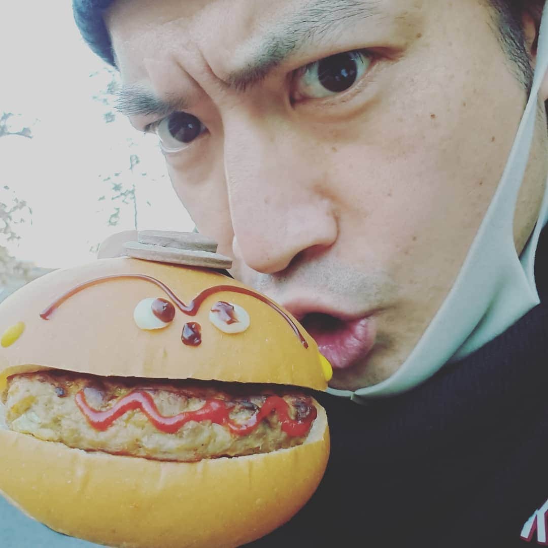 すずけんのインスタグラム：「ハンバーガーキッド！！  うまかった(*´ω｀*)」
