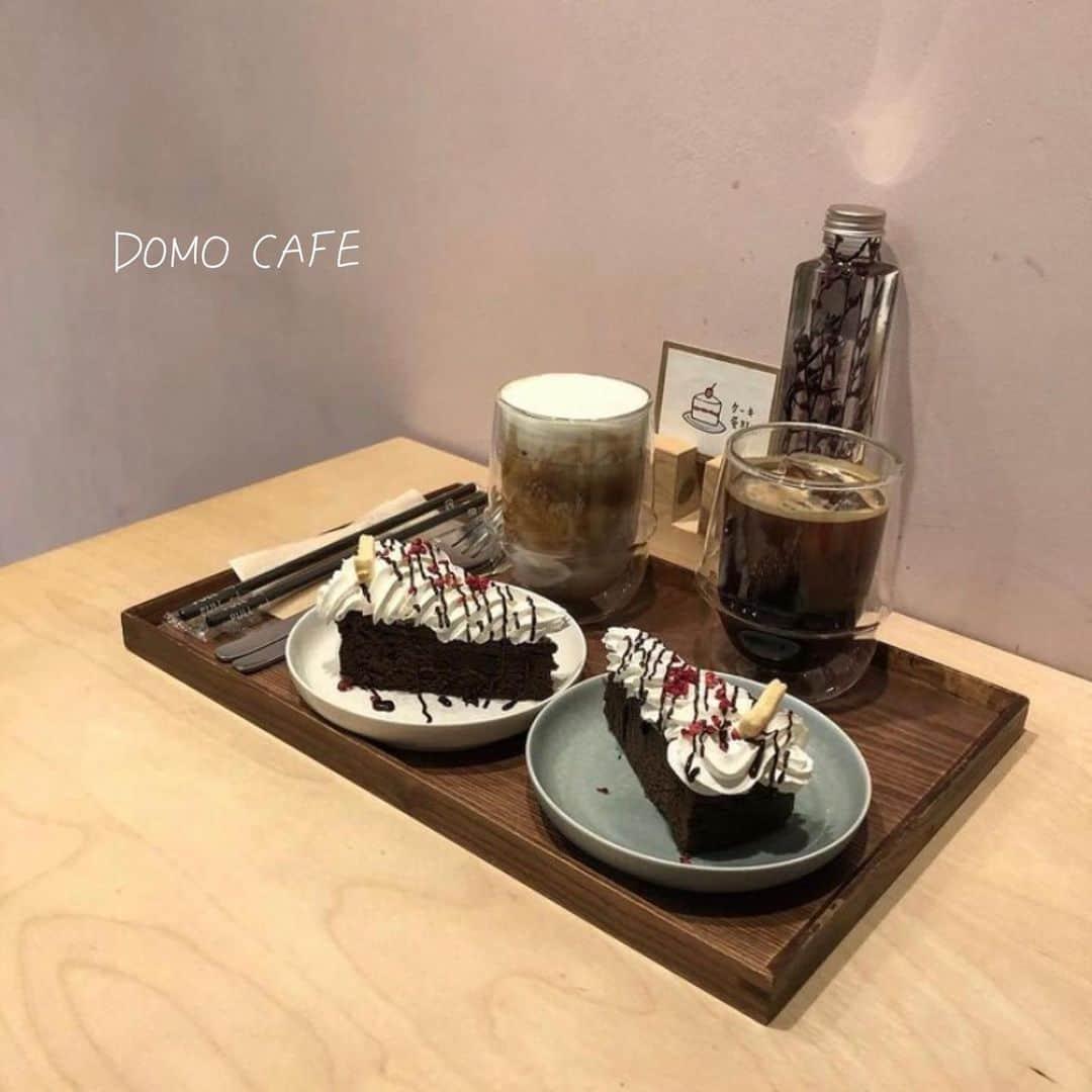 ハルハルさんのインスタグラム写真 - (ハルハルInstagram)「新大久保のおすすめカフェ7選☕️🍰  あんにょーん！ ハルハル編集部のみみちゃんですꪔ̤̮ ♡  今回ご紹介するのはこちら💁‍♀️  ┈┈┈┈┈┈┈┈┈┈┈┈┈┈┈┈┈┈┈  📍CEN DIVERSITY HOTEL & CAFE（ @hotel_cen ） 東京都新宿区百人町1-5-19  🚃新大久保駅／大久保駅から徒歩5分 ⌚11:00～21:00(L.O20:30)  ------------------------------  📍Seoul Cafe（ @seoulcafe_shinokubo ） 東京都新宿区大久保1-16-30 巨山ビル 2F  🚃新大久保駅／西武新宿駅より徒歩5分 ⌚11:00～23:00（フードLO22:00、ドリンクLO22:30）  ------------------------------  📍Alternative Coffee Works（ @alternative_coffee_works ） 東京都新宿区北新宿4-3-1  🚃大久保駅より徒歩8分／新大久保駅より徒歩11分 ⌚月〜金10:00～18:00 　土／日／祝10:00〜18:00水曜定休日（変動あり）  ------------------------------  📍マカプレッソ（ @macapresso ） 東京都新宿区百人町2-3-21 2F  🚃新大久保駅より徒歩1分 ⌚9:30～23:30  ------------------------------  📍lattencos（ @lattencos ） 東京都新宿区百人町1-15-24  🚃新大久保より徒歩2分 ⌚11:00～20:00  ------------------------------  📍DOMO CAFE（ @domocafe_tokyo ） 東京都新宿区百人町1-15-29 PATIO新宿G2  🚃新大久保駅より徒歩1分 ⌚11:30～18:30（L.O18:00）木曜不定休  ------------------------------  📍ソウルティラミス（ @seoul_tiramisu ） 東京都新宿区大久保1-15-8  🚃新大久保駅より徒歩5分 ⌚11:00～不定休  ※すべて2020年11月現在の情報です。  ┈┈┈┈┈┈┈┈┈┈┈┈┈┈┈┈┈┈┈  参考になると思ったら保存を忘れずに♡ シェアやコメントも励みになります😌✊  --------------------------  今回の可愛いお写真は、 以下の方からお借りしています♡ ‌ Thanks for… ‌  @____na__28 さま @mihana1024 さま @ai0404_rinran さま @meiya_yuma さま @sgym____rikako さま s_k__tn　さま @_sq.hyuna__ さま  #ハルスタ や #ハルハル をタグ付けしていただくと、 ハルハルの記事やInstagramに投稿させていただく場合がございます  #하루스타 #하루하루 를 태그 하시면 하루하루의 기사와 인스타그램에서 사용할 가능성이 있습니다  ---------------------------  #新大久保カフェ #新大久保グルメ #韓国っぽカフェ #おすすめカフェ #東京カフェ #おしゃれカフェ #映えカフェ #イケメン通り #cendiversityhotelandcafe #SeoulCafe #ソウルカフェ #糸かき氷 #AlternativeCoffeeWorks #マカプレッソ #lattencos #DOMOCAFE #ドモカフェ #ソウルティラミス #東京カフェ巡り #新大久保カフェ巡り #カフェ巡り好きさんと繋がりたい #韓国っぽカフェ」12月9日 17時02分 - haruharu_furyu