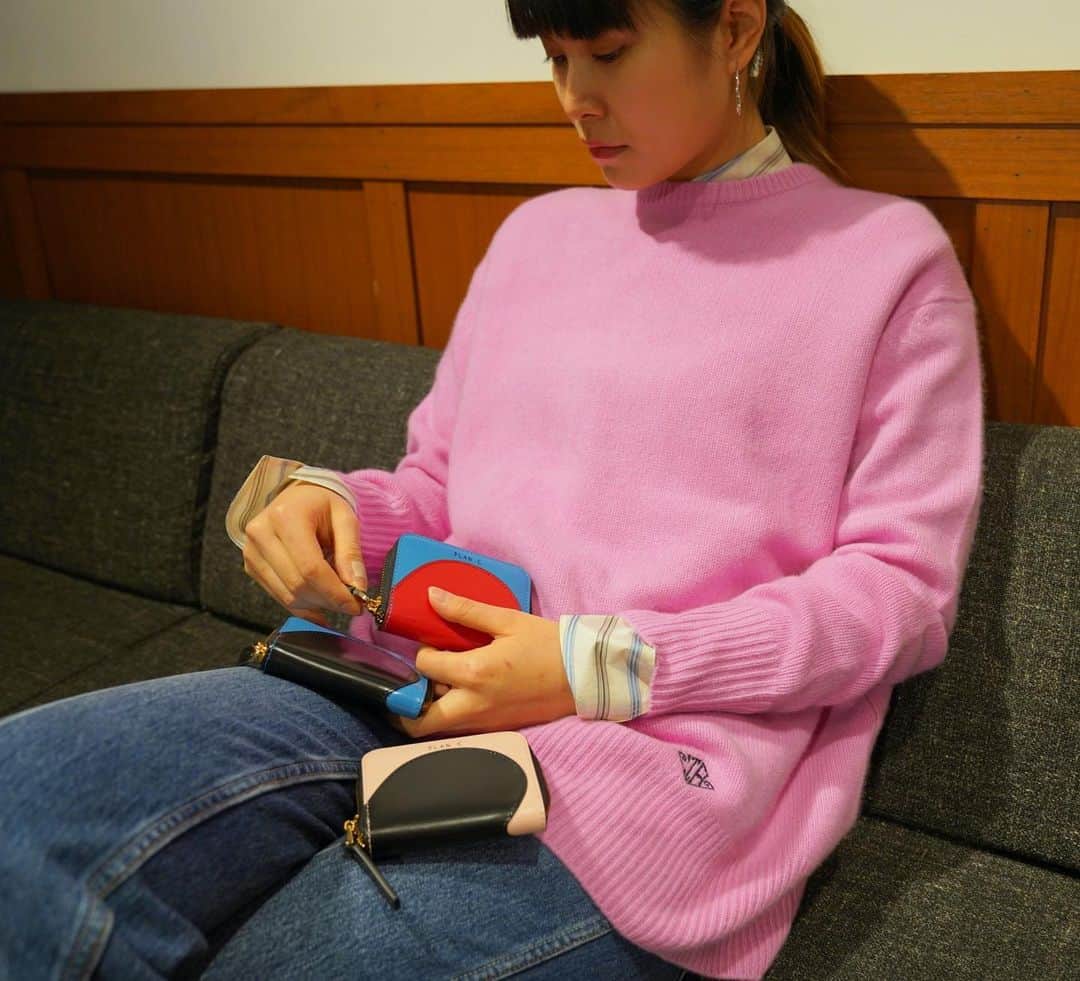 MāWさんのインスタグラム写真 - (MāWInstagram)「. [STYLE] 9th December 2020.  [INSCRIRE] Wide Crew neck Pull Over.  [MaW VINTAGE] Silk Stripe Blouse.  [STA-WEST’S] STA-JEANS STR.  [PLAN C]  BRIEFCASES.  -  #mawsapporo #MāW #inscrire #planc #stawests #maw_vintage #sapporo #20aw #hokkaido」12月9日 17時09分 - maw_sapporo