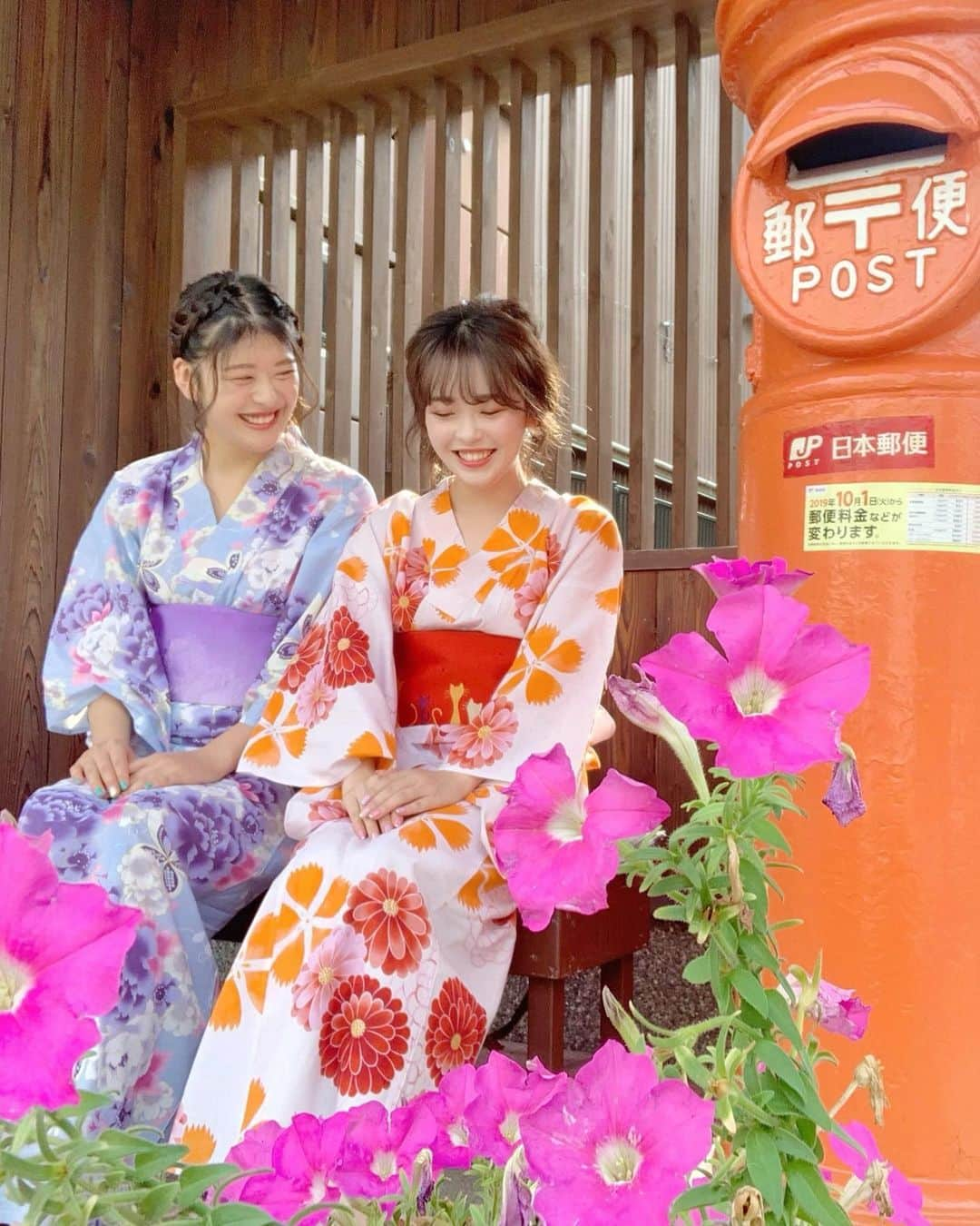 空山菜摘さんのインスタグラム写真 - (空山菜摘Instagram)「♡ 👘📮👭 . . 最近はFAYONの撮影準備したり、 いつも通り記事執筆したり…と ほぼ毎日家でコスメ💄かPC💻と 向き合っている毎日😳 . いろんな事を同時進行で進めてるから、 寝る寸前まで「こうしようかああしようか」 っていろいろ考えてて脳がパンクぎみ🧠笑 . . 旅行行ってる時は仕事しない！っていう マイルールを作ってるねんけど、 家にいると基本休まず毎日絶対 取りかかっちゃうから危険なタイプなのです😱 (キャパオーバーか体力限界になる手前で気付く🤷🏻‍♀️w) . みんなも今年はいろいろ大変やったけど 限界って感じるまでに一旦放棄して休んでね😵❣️ 私もリフレッシュに努めるのが今の目標✨ . . 「てんやわんやなってた時もあったな」って 思える日が来るようにと謎の呟き記録🤫 (写真は全く関係ない去年の写真😂)  . . . . . #城崎温泉 #西村屋ホテル招月庭 #温泉旅行 #温泉 #浴衣 #城崎温泉旅行 #温泉旅行♨️ #カメラ女子 #家族旅行 #タビジョ #gotoトラベルキャンペーン #国内旅行 #浴衣女子 #旅行好きな人と繋がりたい #浴衣ヘア #デート #女子旅 #着物散策 #セルフヘアアレンジ #今日のメイク #エチュードハウス #キャンメイク #ソラtrip」12月9日 17時12分 - natsumi_sorayama