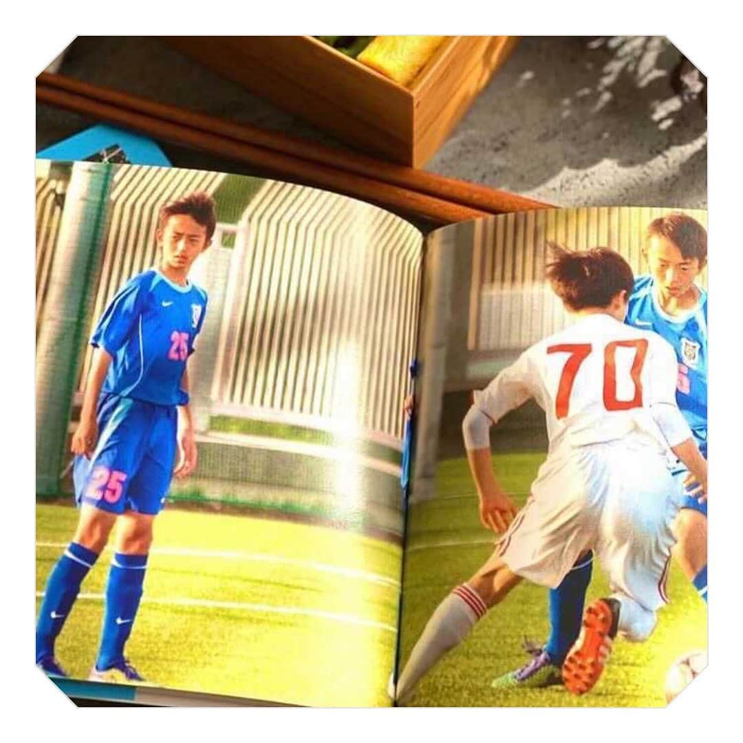 しまうまプリント【公式】フォトブック無料企画開催中さんのインスタグラム写真 - (しまうまプリント【公式】フォトブック無料企画開催中Instagram)「サッカー少年時代の記録⚽ ・ 本日ご紹介するのは @aika.s.0310 さまのご投稿です。 ・ 二人のご子息の サッカー時代のお写真を それぞれにまとめて頂きました✨ ・ フォトブックの隣には ご子息の成長を支えた とってもおいしそうなお弁当も…🍙💕 ・ ・ その時期・その瞬間ならではのお写真は一生もの。 データだけでなく形にも残すのが おススメです🦓 ・ ・ ・ しまうまプリントでは みなさまのフォトブック・写真プリント作品を お待ちしています。 上手にできたら#しまうまプリント をつけて 投稿してみてくださいね ・ ・ -------------------------------- しまうまプリントのインスタグラムでは 素敵な作品やお得な情報を配信中！ ☟プロフィールはこちらから  @shimaumaprint -------------------------------- ・  @aika.s.0310 さま、 素敵なご投稿ありがとうございました！ ・ ・ ・ #しまうまプリント#しまうまフォトブック#フォトブック#アルバム#写真アルバム#フォトアルバム#手作りアルバム#オリジナルアルバム#写真整理 Repost from @aika.s.0310 ・・・ 🍽 おはようございます◡̈*✧ ❁︎ なんだか今朝は気温は高いのに暗いな... 次男を見送るために外へ出たら『待って...鬼の臭いがする』って😂 私のことかーい🤣 ❁︎ そんな懐かしい息子のサッカー少年時代⚽️ 長男👦🏼クラブチーム 次男🧒🏻背番号10番 それぞれが輝いていた時代を思い出の一冊に纏めてみました🎵 ❁︎ 【息子サッカー⚽️】フォトブック アンバサダーを務めさせていただいている、しまうまプリント様 ( @shimaumaprint )にて、A5スクエアサイズのスタンダード仕上げです✨ はじめてフォトブックを作る方に、是非おすすめです🎵 この時期、年賀状プリントもおすすめ🎵 気になる方は是非チェックしてみてくださいね♡ ❁︎ ❁︎ 【τнänκ чöü♥】 数多い投稿の中からご覧いただき、いいね&フォローありがとうございます。 皆さまに感謝を込めて.｡.:*♡ 🐾ℓσνє♡* ❁︎ ❁︎ #しまうまアンバサダー #しまうまプリント #お弁当記録 #お弁当 #お昼ごはん #高校男子弁当 #男子高校生弁当 #高校生弁当 #男子弁当 #息子弁当 #曲げわっぱ弁当 #かりんほんぽ #曲げわっぱプレゼント2011 #てづくりごはん365 #フーディーテーブル #ママめしラボ #ママめしラボ弁当 #おうちごはん #私のおいしい写真  #キッチングラム @kitchengram_jp #iegohanphoto @ie.gohan」12月9日 17時14分 - shimaumaprint