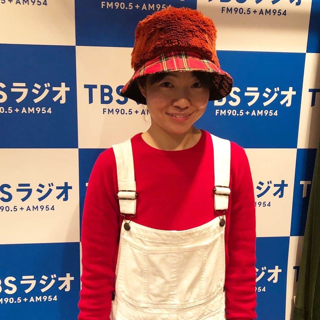 イモトアヤコさんのインスタグラム写真 - (イモトアヤコInstagram)「・ #tbsラジオ #イモトアヤコのすっぴんしゃん 毎週水曜21:30 ぜひ聴いてちょ 📩suppin@tbs.co.ho すっぴんしゃんオリジナル自作ステッカー送らせていただきます🙇‍♀️」12月9日 17時45分 - imotodesse