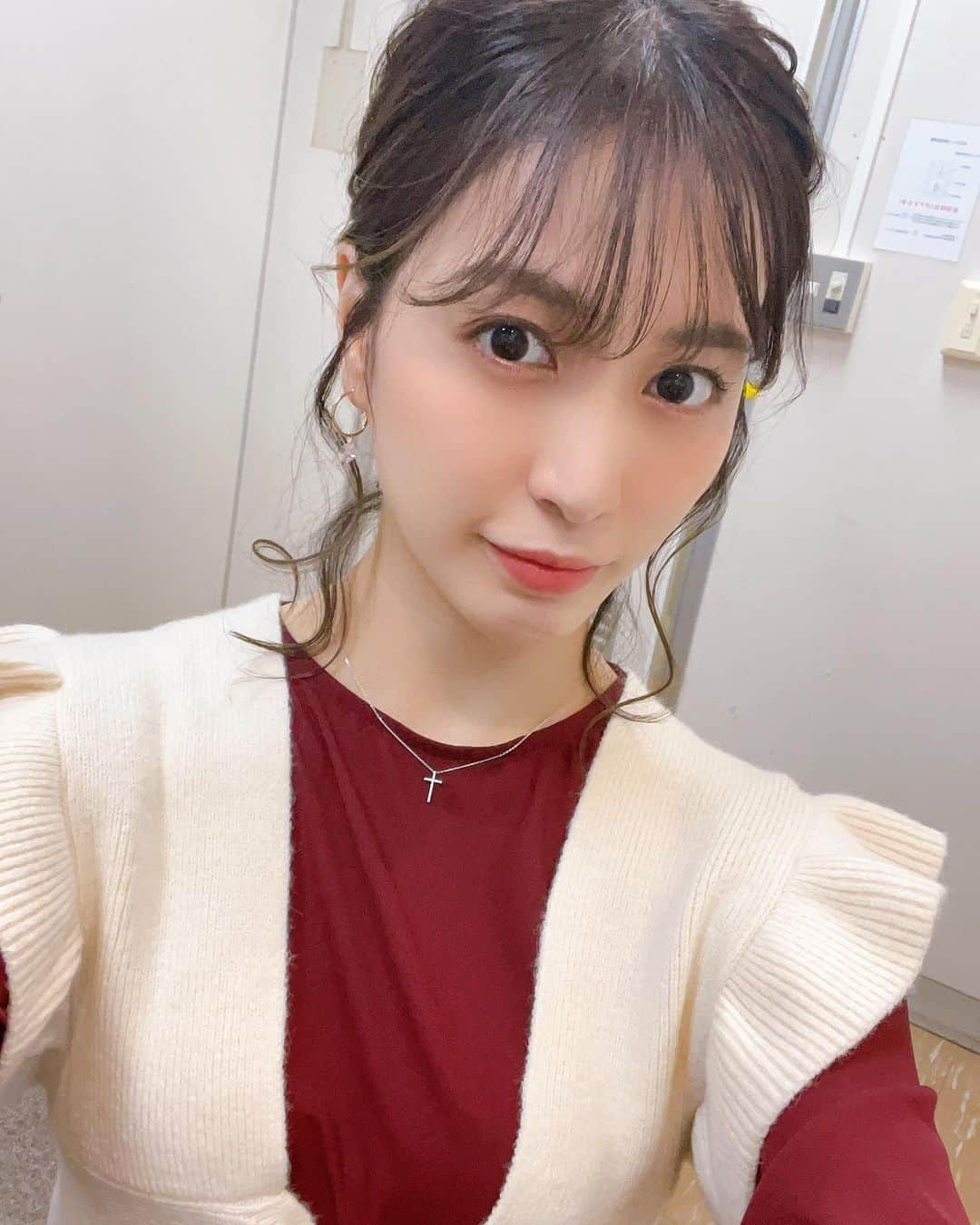 大島麻衣さんのインスタグラム写真 - (大島麻衣Instagram)「今日も可愛いメイク&ヘアスタイル💜 @it1031777 さんありがとぉー😆👍 横から見た時ぴよんぴよんなるサソリちゃんがお気に入り🥳 #hairstyle #makeup」12月9日 17時40分 - maioshima911