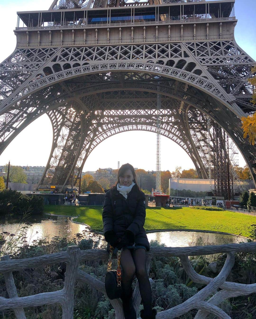 高橋まりさんのインスタグラム写真 - (高橋まりInstagram)「Emily in Parisのシーズン1見終わって、めちゃめちゃパリに住みたくなった....🇫🇷(単純)  #paris #emilyinparis #europe #effeltower  #toureiffel」12月9日 17時47分 - maributa1112