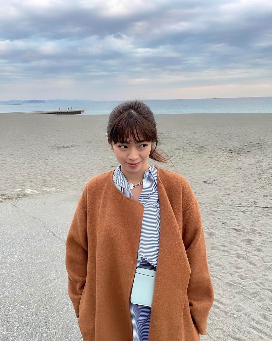 わちみなみのインスタグラム：「【岸明日香さんとのファンミーティング】﻿ ﻿ こんや22時から﻿ 岸明日香さんとオンラインで飲み会します🍻﻿ ﻿ わたしのファンクラブ、﻿ わちちくらぶに入会していただけると﻿ 参加できますっ！﻿ ﻿ さきほど、﻿ わちちくらぶに飲み会のzoom URL を﻿ 掲載しました💕﻿ 先着順です！﻿ 急いで是非ご入会ください🙈﻿ ﻿ 【↓カレンダーイベント情報】﻿ ﻿ ﻿ 🆕ホリプロオンラインショップでも﻿ 特典付販売決定！🆕﻿ 特典：直筆サイン入りカレンダー+オリジナル生写真（2種の内、ランダム1種）﻿ ご予約は、こちら﻿ https://horipro-shop.com/products/detail/﻿ ﻿ ﻿ 【わちみなみ2021年カレンダーお渡し会予約について🦩✨】﻿ ﻿ 💛2020年12月20日（日）　﻿ 💛12:00～﻿ 💛場所:書泉グランデ（神保町）﻿ ﻿ ⚠️予約開始日:﻿ 2020年11月27日（金）﻿ 特典内容＆予約方法﻿ 詳細は、こちら↓﻿ shosen.co.jp/event/148524/﻿ ﻿ また、わちちくらぶ会員の方は﻿ プレゼント抽選会に参加できます🙏﻿ ぜひわたしのプレゼント受け取ってください🎁﻿ ﻿ #オンライン飲み会﻿ #カレンダーイベント　﻿ #わちみなみ　#水着」