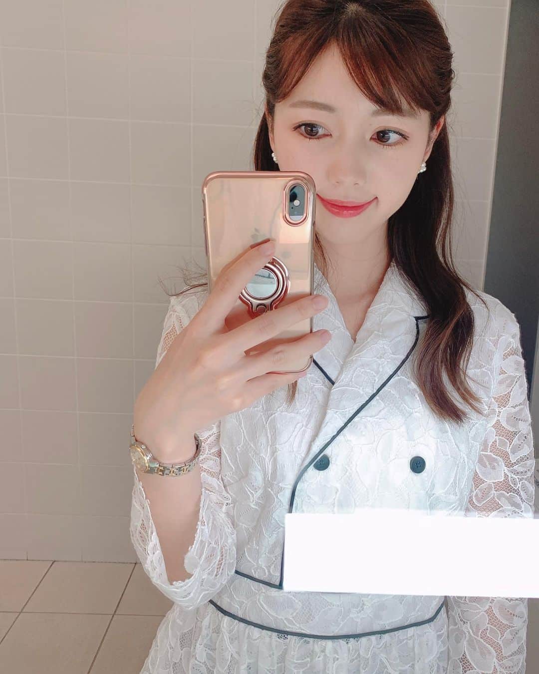 川又智菜美のインスタグラム：「最新の衣装をまとめて💕﻿ 色んな撮り方でお送りします！笑﻿ ﻿ ♡1枚目♡﻿ ジャケットかな…？と思いきや﻿ ワンピース👗という衣装でした😊﻿ ﻿ ♡2枚目♡﻿ 背景と色が同化してしまった〜😂﻿ 秋冬らしい色合い☺️﻿ 袖のふんわり感を強調したかったのですが﻿ 結果謎なポーズになってしまいました笑﻿ ﻿ ♡3枚目♡﻿ ふんわり素材なトップスでした💓﻿ 写真ではわかりにくいかもですが﻿ 袖の部分は透けてるんです✨﻿ この透け感可愛かったな〜😍﻿ ﻿ いつも可愛い衣装を選んでいただいているので﻿ ロッカーをあけるのが楽しみです❣️﻿ ﻿ #日テレNEWS24 #N24 #衣装」