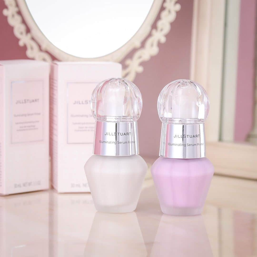 JILLSTUART BEAUTYさんのインスタグラム写真 - (JILLSTUART BEAUTYInstagram)「JILL STUART base makeup item . ■イルミネイティング セラムプライマー . 繊細なパールで肌の内側から光を放っているような ツヤ肌つくる人気の美容液下地。 . 01 crystal diamond 贅沢なツヤ感で明るい印象の肌へと導くホワイトカラー。 . 02 aurora lavender 肌のくすみを飛ばして透明感を引き出すやさしいラベンダーカラー。 . なりたい印象に合わせてカラーを選んで、 圧倒的な透明感のあるツヤ肌へと仕上げて。 . #JILLSTUART #JILLSTUARTBeauty #ジルスチュアート #イルミネイティングセラムプライマー #セラムプライマー #化粧下地 #美容液下地 #ベースメイク #ツヤ肌 #透明感」12月9日 18時00分 - jillstuartbeauty