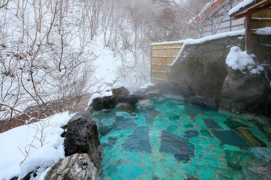 TOBU RAILWAY（東武鉄道）さんのインスタグラム写真 - (TOBU RAILWAY（東武鉄道）Instagram)「. . 🚩Yunishigawa Onsen - Nikko, Tochigi . . [Approximately two and a half hours by train from Tokyo! Let's go to Yunishigawa Onsen in winter!] . . The Revaty Aizu is a limited express service operated by Tobu Railway. It will take you from Asakusa to Yunishigawa-Onsen without having to transfer trains. Held every winter is the “Yunishigawa Onsen Kamakura Festival”, where you can enjoy very fantastic sceneries. Today’s recommended hot spring inn is “Hana-to-Hana.” They are proud of their onsen (hot spring) and cuisine made with an abundance of Tochigi prefecture’s local ingredients. Please visit Yunishigawa-Onsen.  . . #visituslater #stayinspired #nexttripdestination . . . #yunishigawaonsen #nikko #tochigi #onsen #hotspring #japantrip #discoverjapan #travelgram #tobujapantrip #unknownjapan #jp_gallery #visitjapan #japan_of_insta #art_of_japan #instatravel #japan #instagood #travel_japan #exoloretheworld #ig_japan #explorejapan #travelinjapan #beautifuldestinations #japan_vacations #beautifuljapan #japanexperience」12月9日 18時00分 - tobu_japan_trip