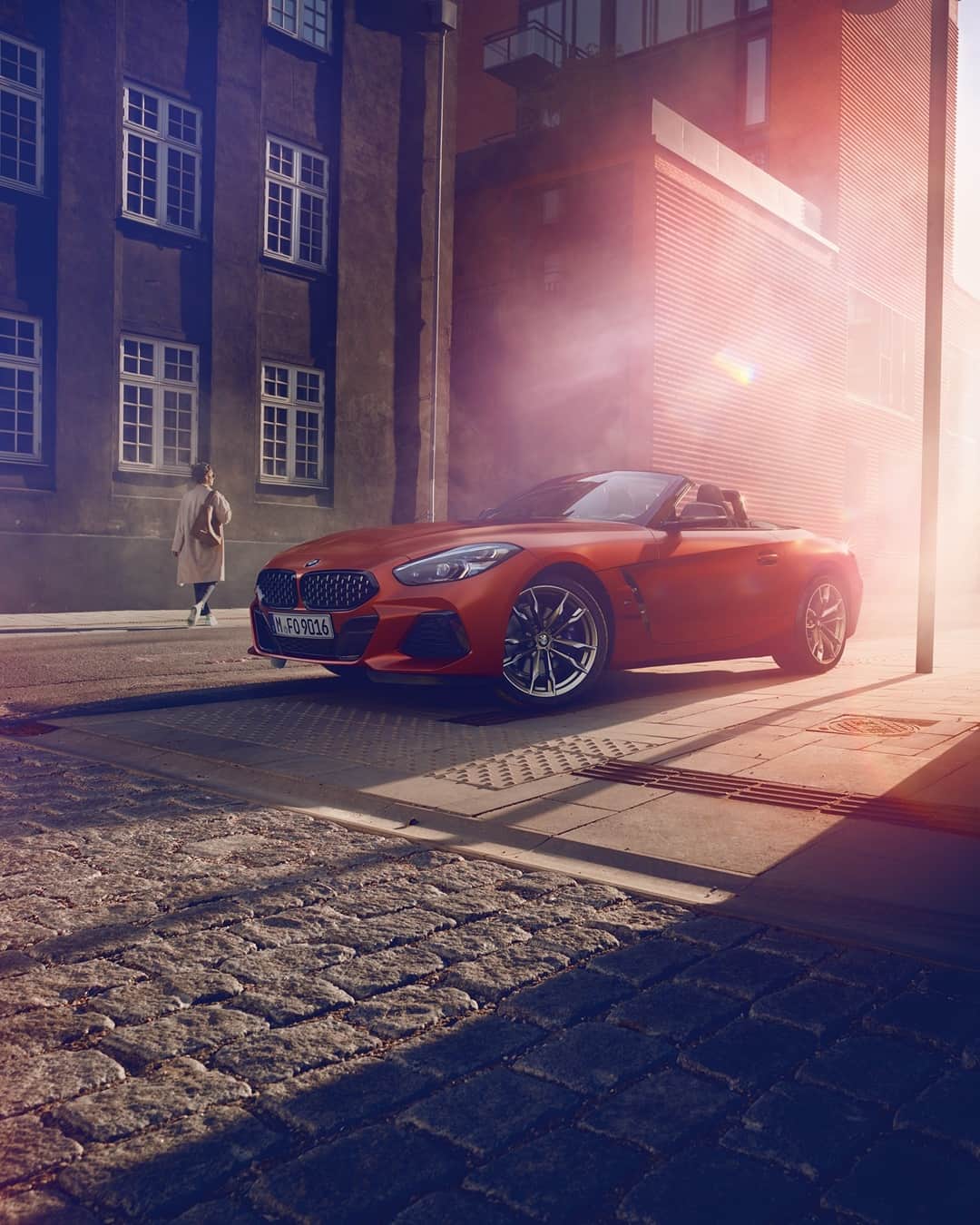 BMWさんのインスタグラム写真 - (BMWInstagram)「Being at a crossroads is not that bad, after all.  The BMW Z4. #TheZ4 #BMW #Z4 __ BMW Z4 M40i: Fuel consumption in l/100 km (combined): 7.4. CO2 emissions in g/km (combined): 168. Further information: www.bmw.com/disclaimer. Acceleration (0-100 km/h): 4.5 s. Power: 250 kW, 340 hp, 500 Nm. Top speed (limited): 250 km/h.」12月9日 18時00分 - bmw