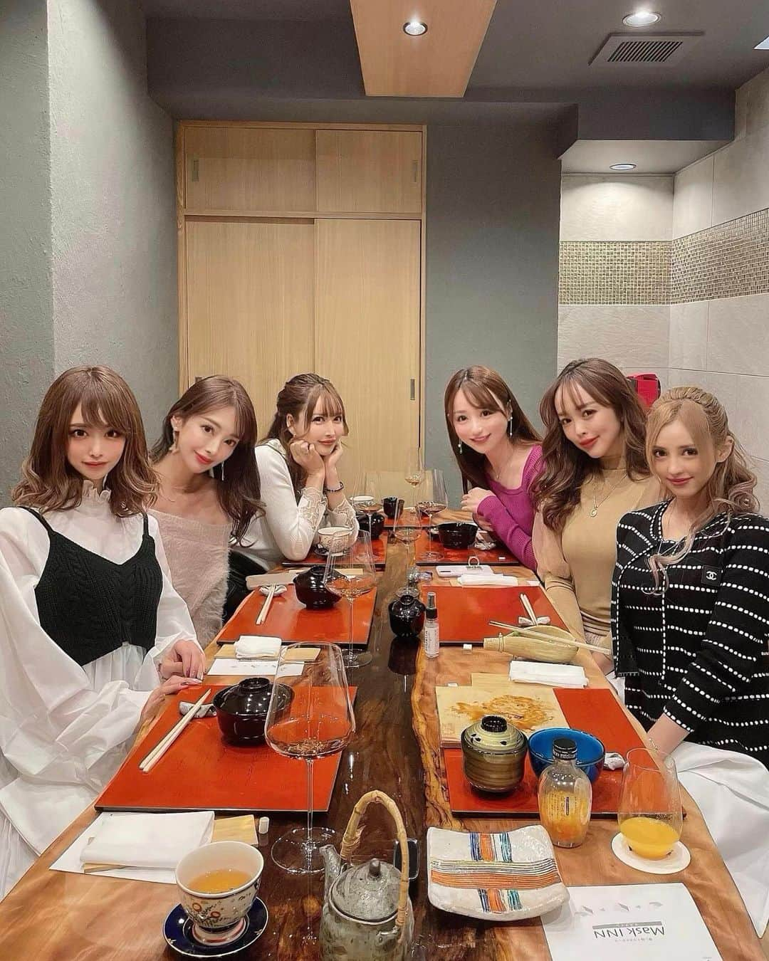 蘭子さんのインスタグラム写真 - (蘭子Instagram)「. 六本木の和食屋さん【三宅輝】  @miyake_roppongi で女子会をしました🍽💓﻿ ﻿. 料理人の三宅さんは、農林水産省に「日本食普及の親善大使」として認められている方で、皇室にお料理を振る舞われたそうです😍💯❕✨﻿ ﻿. メニュー🦋 ﻿. [先付け]　香箱﻿ [椀]　沢煮椀﻿ [造里]　朝どれ鮮魚﻿ [一品]　キャビア　雲丹飯　﻿ [揚物]　百合根カツ﻿ [強肴]　シャトーブリアン﻿ [食事]　鰻　漬物﻿ [甘味]　栗プリン　フルーツ盛り﻿ ﻿. 本当に全部が美味しくて幸せなお食事でした💜👼🏻🏹🤍 ﻿. 予約のときに、私のインスタを見て予約した事を伝えると、素敵なお土産を用意してくださるそうです✨ ﻿. 是非行ってみてください🧸☕💭 . . . . #和食 #六本木 #女子会 #三宅輝 #農林水産省 #親善大使 #美濃焼き #和食器﻿#roppongi #六本木グルメ#六本木ディナー#東京カレンダー#六本木グルメ#東京グルメ#グルメ好きな人と繋がりたい#グルメスタグラム#グルメ女子#グルメ部#グルメな人と繋がりたい#六本木ランチ#港区グルメ」12月9日 18時11分 - xx_ranko_xx