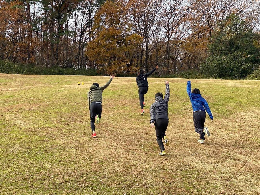白石黄良々のインスタグラム：「芝坂キツかった… 変なポーズ✌️」