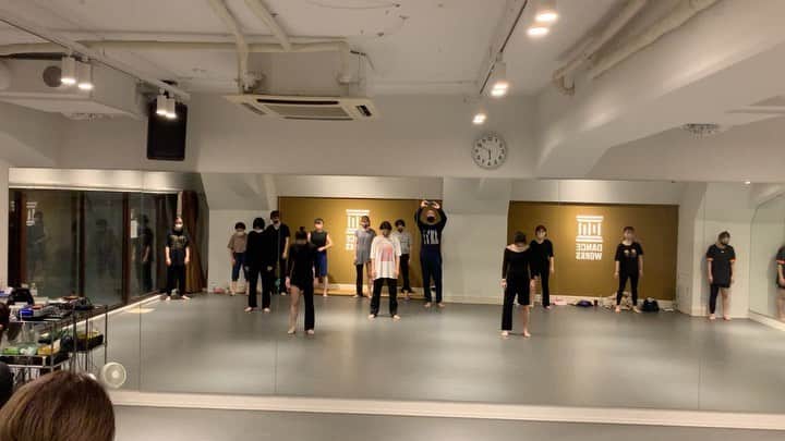 黒須洋壬のインスタグラム：「黒須洋嗣 JAZZ CLASS(sub) 2020.Dec.9 @danceworks_jpn  @xross #さよならの今日に  #あいみょん  #mask #リバイバル #dance #jazzdance #tokyo #japan」
