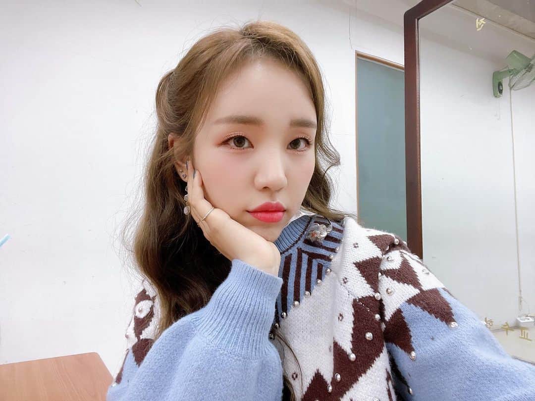 ペク・アヨンのインスタグラム：「24일 언제와🥺」