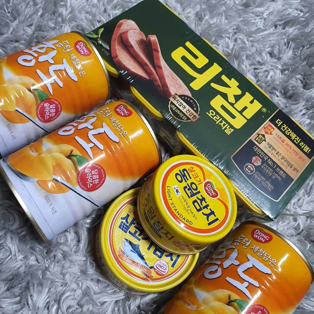 パク・ソングァンさんのインスタグラム写真 - (パク・ソングァンInstagram)「치즈덕후들 모여 🧀🧀🧀💛💛 여러분 완전 미쳤네유 😭 #동원 #dongwon 과 함께합니다. 오늘 저녁 9시 어플<그립>  박성광 채널 들어오시면 🧀트러플 치즈, 슈레드 치즈, 아기 치즈,  스트링 치즈, 트러플 버터!!!!!  🥓#동원참치 와 #리챔 까지 👏🏻👏🏻👏🏻👏🏻  엄청난 할인~!!!!😍😍  '최저가'👍🏻👍🏻로 한번에 가져가실 수 있어요 💛  놀러오셔서 저와 수다도 떨고, 홈브런치도 해보고, 트러플 풍미가득한 치즈도 GET해가셔요 ! ☺️  9시에 '그립'에서 만나요!!  오시는 방법👉🏻 📣박성광 채널 오는법📣 1.구글스토어 or 앱스토어에서 <그립>을 검색해 다운 받는다. 2.검색창에 박성광을 검색한다. 3.팔로우하고 지구 최저가로 햇반을 득템‼️쿠폰  - 1만원 이상 구매시 1,500원 할인 쿠폰  - 3만원 이상 구매시 3,000원 할인 쿠폰  ※ 배송비  - 무료배송 7천원 할인 쿠폰까지 준비했습니다🙏  오늘 밤 10시 모바일 홈쇼핑 어플 '그립'에서 라이브진행하니 많이많이 놀러오세요🤗」12月9日 18時18分 - parksungkwang_22