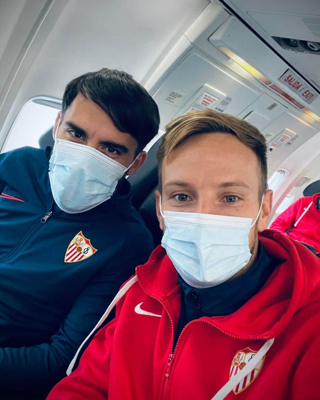 イヴァン・ラキティッチのインスタグラム：「Con mi pisha, vamos pa casa @suso 🏡😜 — Time to go back home 🏡😜」
