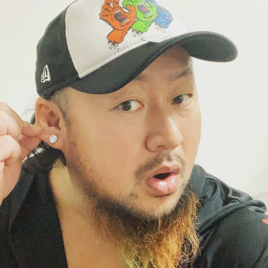 吉田隆司さんのインスタグラム写真 - (吉田隆司Instagram)「お洒落は耳元から…👂 #ピアス #ボディーピアス #イヤリング #耳 #耳元倶楽部 #スワロフスキー #ダイヤモンド #キラキラ #拡張 #宝石 #お洒落 #髭 #キャップ #ジュエリー #earrings #diamond #swarovski #ear #bodypiercing #piercing #fashion #jewelry #prowrestler #お洒落さんと繋がりたい」12月9日 18時27分 - yoshidatakashidg