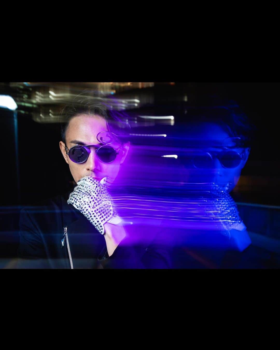 𝐑𝐄𝐀𝐓𝐌𝐎のインスタグラム：「Ectoplasm vol.1 Photo by @shinsukagram  Shoes @magarimono_official  Diamond globe @annamurakami  Outfit @yuimanakazato Sunglasses #hitekdesignslondon  #magarimono #yuimanakazato #shinsukeyausi #annamurakami #REATMO #fashion #hifashion #beatbox #hitekdesigns @iconiaavantgarde」