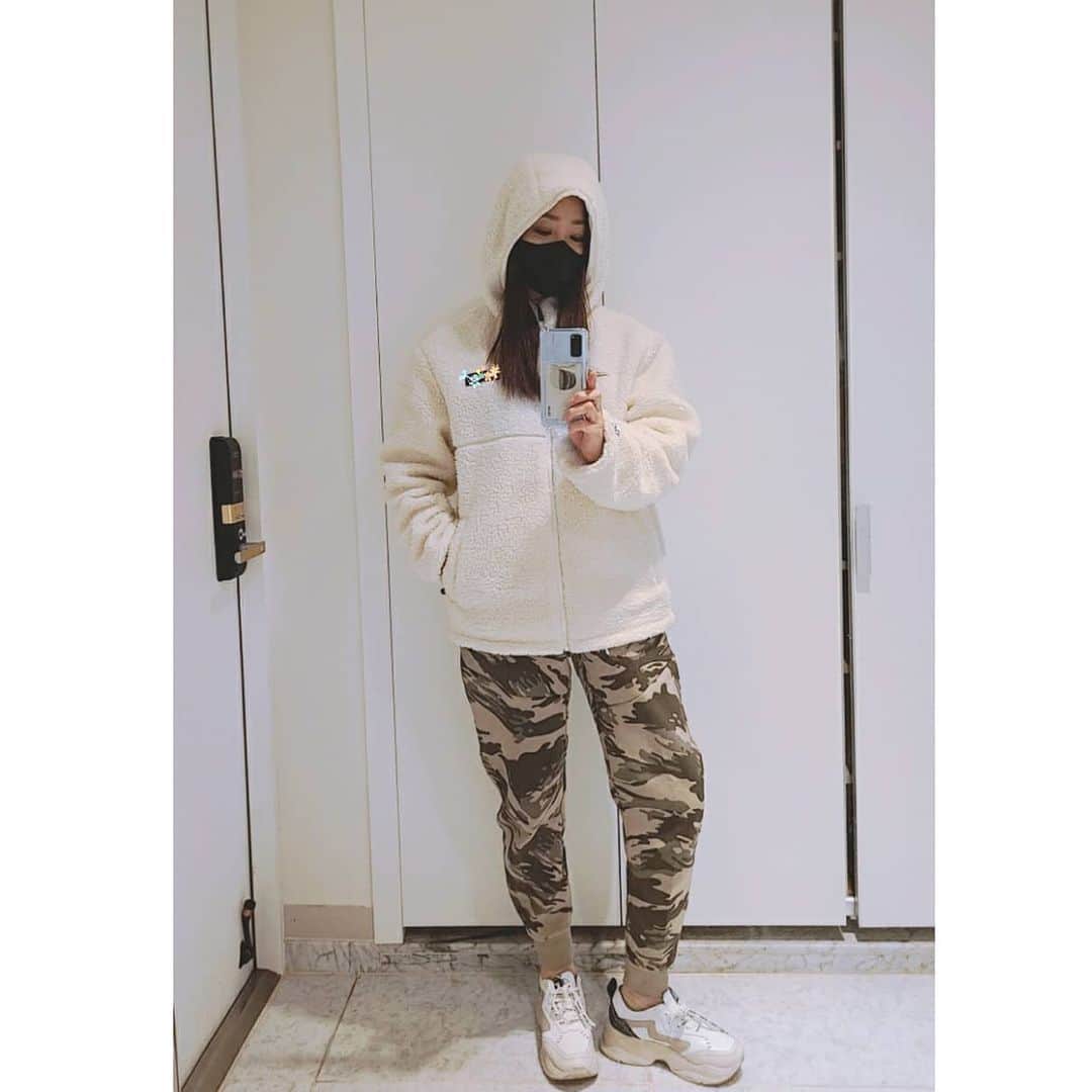 オ・ナラさんのインスタグラム写真 - (オ・ナラInstagram)「#쓰레기분리수거🚮 하러 갈때도 #단디 챙겨입고 #마스크잘하기😷 😷」12月9日 18時33分 - sabita_5