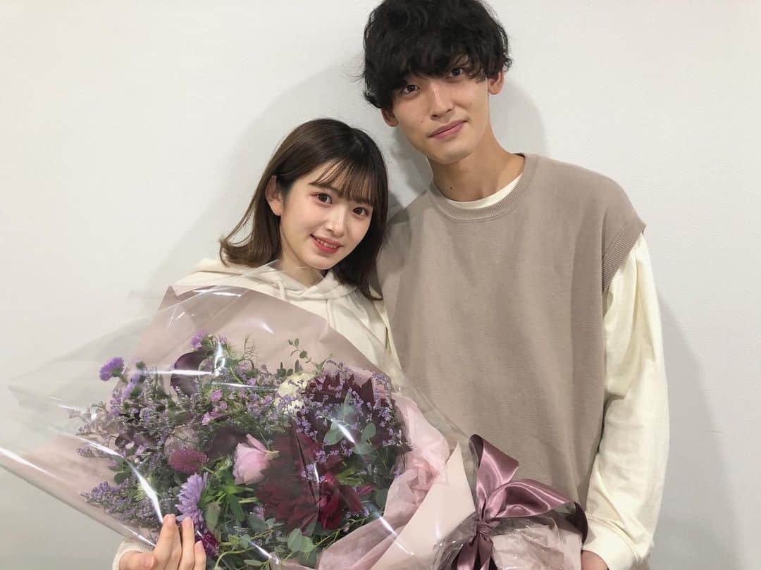 青木菜花のインスタグラム：「.﻿ .﻿ 恋ステのスタッフのみなさんから頂いたお花💐﻿ ﻿ 恋ステ結婚式ももう気づけば来週😳😳﻿ この間ドレスも決めてきたんだ〜〜😍﻿ とっても楽しみ！！！！﻿ .﻿ . #なのかじ #恋ステ #結婚式」