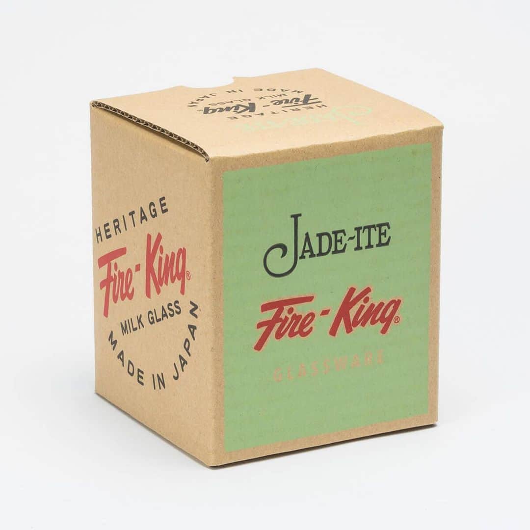 BEAMS ZAKKAさんのインスタグラム写真 - (BEAMS ZAKKAInstagram)「Fire-King / "Dハンドルマグカップ Jade-ite"  Fire-Kingの代名詞、Jade-ite（ヒスイ）色のマグカップ。 当時の色合いを再現した日本製の復刻モデルです。 ご自身で使うもよし、プレゼントとしてもよし。専用のボックスにリボンをかけてお渡しするのが個人的にはおすすめ。 クリスマスももう間近。プレゼントをとお探しの方はぜひご覧になってみてください。  @bpr_beams @firekingjapan @beams_official @beams_mens_casual  #beams #bprbeams #fireking #firekingjapan #mug #dhandle #jadeite #ビームス #bprビームス #ファイヤーキング #ファイヤーキングジャパン #マグ #dハンドル #ジェダイ #gift #ギフト #present #プレゼント」12月9日 18時55分 - bpr_beams