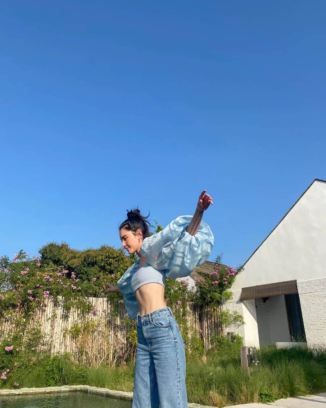 マイ・ダーウィカーのインスタグラム：「🐒☁️💙✨」