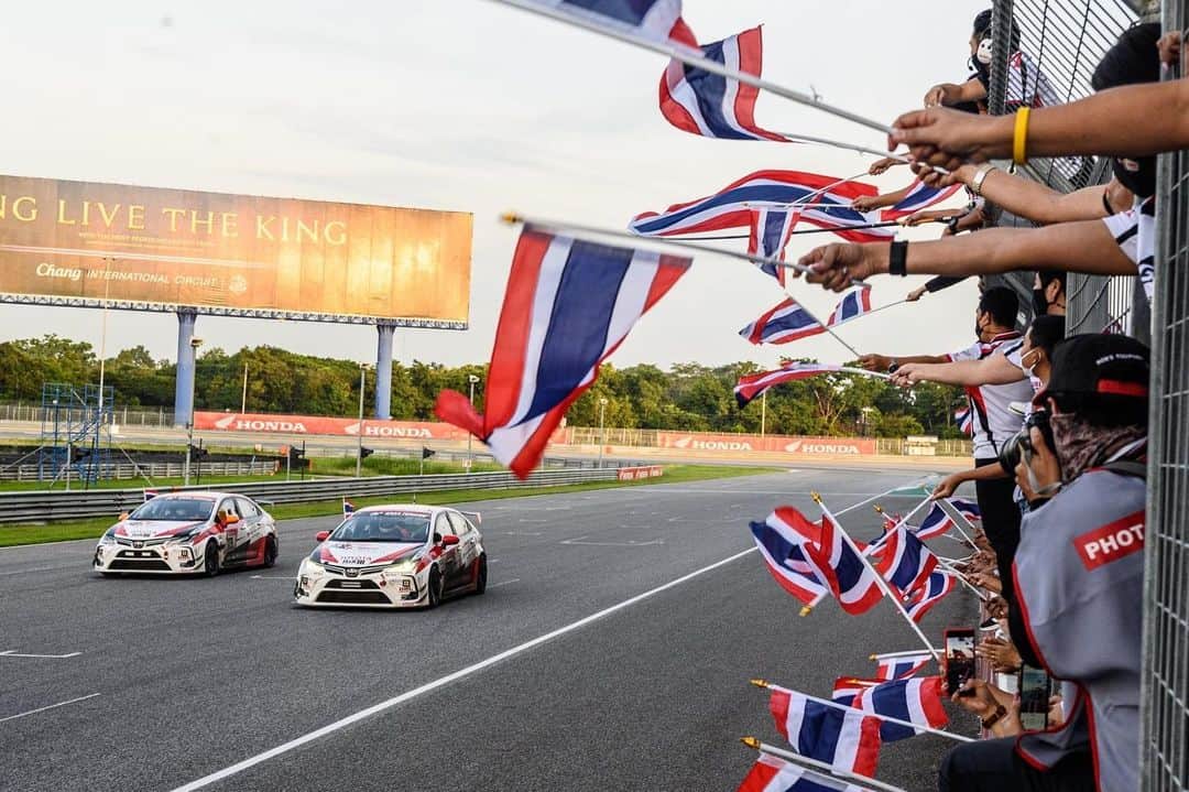 Toyota team thailandさんのインスタグラム写真 - (Toyota team thailandInstagram)「🚗🏁THE CHAMPION CARS🏁 🚗 เชียร์ Corolla Altis GR Sport Nürburgring แชมป์ระดับโลกจากรายการ ADAC Total 24h. Nürburgring และแชมป์ประจำปีถ้วยพระราชทาน RAAT Thailand Endurance Championship 2020 กับแมทช์ส่งท้ายปีอย่าง 12h. Super Endurance 2020 ในวันที่ 10-12 ธันวาคมนี้  Class: D2 🚗Car No.219 - Corolla Altis GR Sport Nürburgring  Drivers: สุทธิพงศ์ สมิตชาติ (อาร์โต้) // ณัฐวุฒิ เจริญสุขะวัฒนะ (วัว) // มานัต กุละปาลานนท์ (ต้น) 🚗Car No.220 - Corolla Altis GR Sport Nürburgring  Drivers: ณัฐพงษ์  ห่อทองคำ (แมน) // เฉิน เจี้ยน หงษ์ // กรัณฑ์ ศุภพงษ์ (จั้ม) 🚗Car No.221 - Toyota 86 Drivers: อัครพงษ์ อัคนีนิโรธ (X) // กฤษฏิ์ วสุรัตน์ (กล้า) // เคนทาโร่ ซึจิโทริ พร้อมด้วยนักแข่งจากรายการ TOYOTA Gazoo Racing Motorsport Class: D3  🚗Car No.317 - Toyota Corolla Altis GR (OMR) Drivers: ชิบะ เคนทาโร่ // สรุศักดิ์ ดาเก็ง (บัส) // เพียว หงษ์ปาน (เพียว) // สัณหวัช วงศ์เจริญ (โฟล์คกี้) Class: D4 🚗Car No.419 - Vios (OMR) Drivers: ภูริต ไทยทองสุข (ภู) // ภวิศ วรรณพิรุณ (ริว)  #อยากเห็นคนไทยหัวใจมอเตอร์สปอร์ต #TeamWork #ThaiTeam #TOYOTAGazooRacingteamThailand #CheerThai #ThaiPride #ไม่เชียร์ไทยแล้วจะเชียร์ใคร #แข่งรถ #นักแข่ง #ทีมคนไทย #Car #RaceCar #LexusRCF #TOYOTA86 #SuperCar #CHR #Supra #Corolla #Vios #GR #TGR #GazooRacing」12月9日 18時52分 - toyotagazooracingteamthailand
