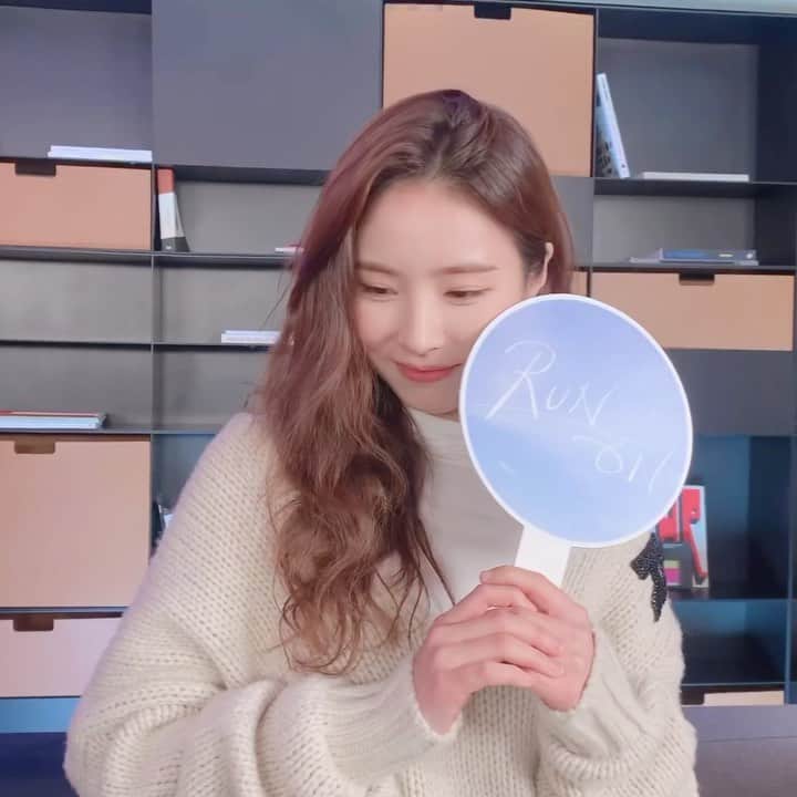 シン・セギョンのインスタグラム：「✨오늘 밤 9시 JTBC #런온워밍업」