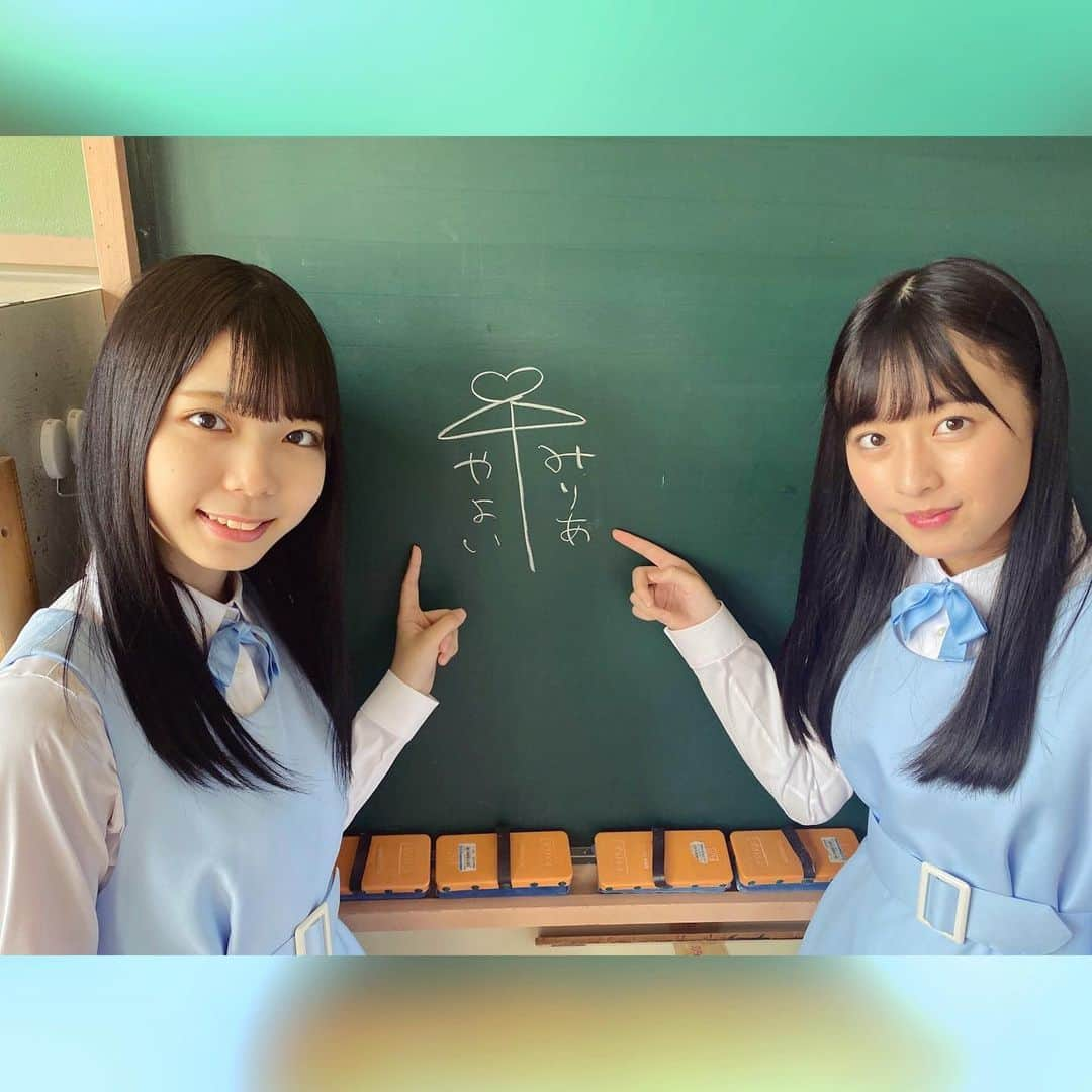 STU48さんのインスタグラム写真 - (STU48Instagram)「⛱⛱⛱  黒板のラクガキといえばやっぱり相合傘👩‍❤️‍💋‍👩🌸  #STU48 #STU2期研究生 #2期生 #研究生 #今泉美利愛 #ImaizumiMiria #中廣弥生 #NakahiroYayoi #アイドル #オフショット #カワイイ #可愛い #japanesegirl #kawaii #idol #瀬戸内アイドル #瀬戸内 #setouchi #広島 #hiroshima #MV撮影 #撮影風景 #思い出せる恋をしよう #オモコイ #制服 #水色 #教室 #黒板 #ラクガキ #相合傘」12月9日 18時57分 - stu48.official