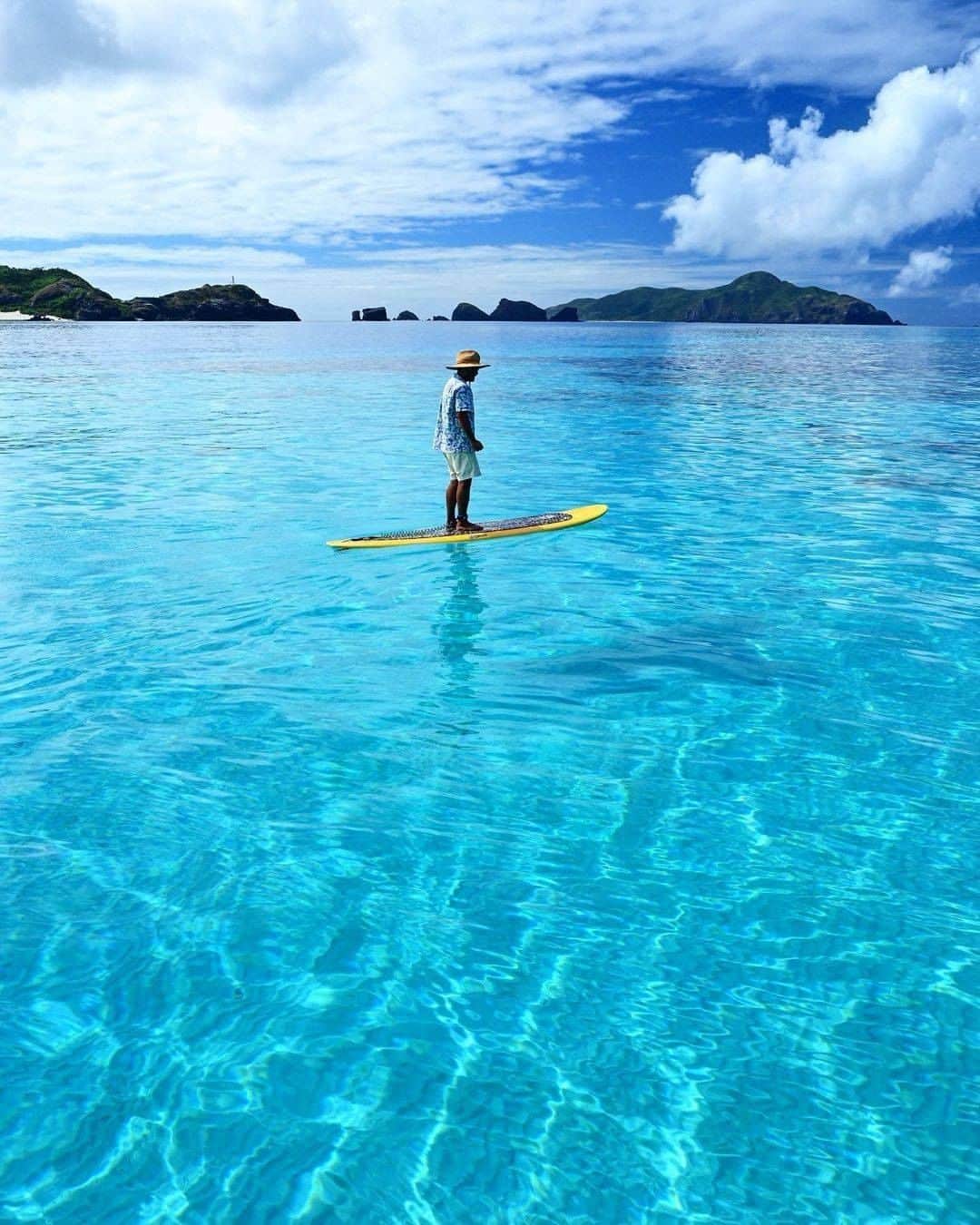 Be.okinawaさんのインスタグラム写真 - (Be.okinawaInstagram)「Take an exhilarating walk on the blue sea of Kerama!  📍: Zamami Island 📷: @kiyotaka_kitajima_photo Thank you very much for your wonderful photo!  Summer is over. In Okinawa, the transparency and blueness of the sea increases in winter. It is uniquely Kerama Islands that you can see the underwater condition even from the surface. Please enjoy the unique beauty of the sea that can only be experienced at this time of the year.  Hold on a little bit longer until the day we can welcome you! Experience the charm of Okinawa at home for now! #okinawaathome #staysafe  Tag your own photos from your past memories in Okinawa with #visitokinawa / #beokinawa to give us permission to repost!  #座間味島 #zamamiisland #후루자마미비치 #okinwanblue #SUP #慶良間諸島 #慶良間ブルー #keramaislands #japan #travelgram #instatravel #okinawa #doyoutravel #japan_of_insta #passportready #japantrip #traveldestination #okinawajapan #okinawatrip #沖縄 #沖繩 #오키나와 #旅行 #여행 #打卡 #여행스타그램」12月9日 19時00分 - visitokinawajapan