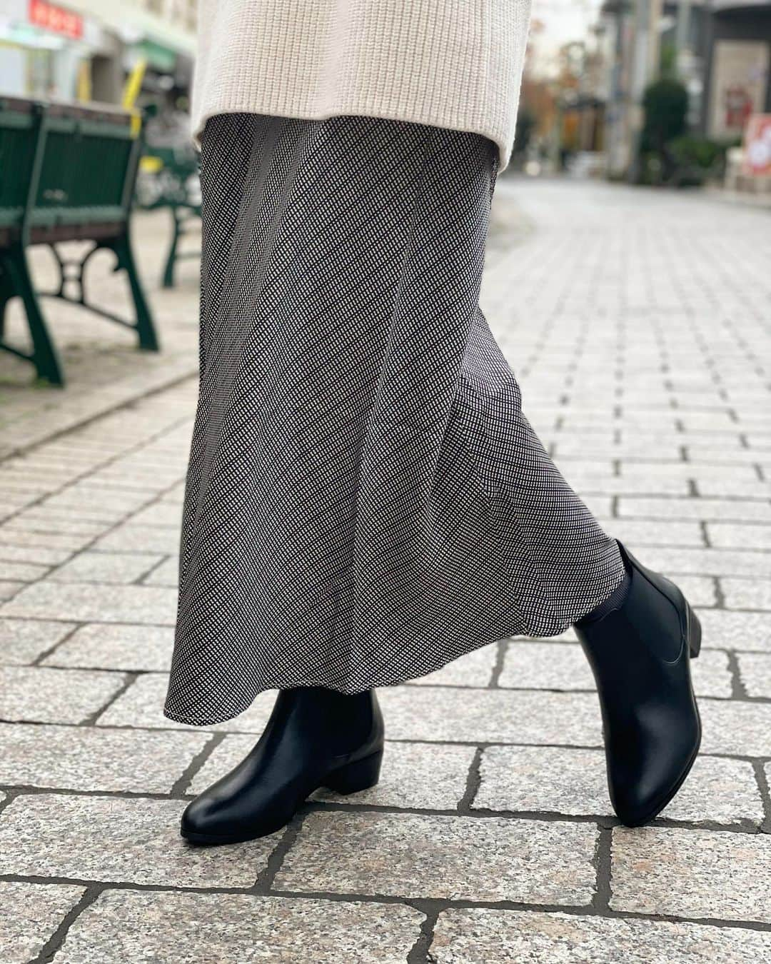 green label relaxing 自由が丘店さんのインスタグラム写真 - (green label relaxing 自由が丘店Instagram)「【WOMEN's Item】 . . skirt 〈Jeff〉 3624-343-1994 ¥16,000+tax ※自由が丘店限定アイテム . shoes 3631-199-1507 ¥9,900+tax . . ▫️営業時間 11:00-19:00 . . ☎︎03-5731-8531 お電話にて通販も承っております。 .  #unitedarrows  #ユナイテッドアローズ #greenlabelrelaxing  #グリーンレーベルリラクシング #jiyugaoka #自由が丘  #instafashion #styling #ootd #冬コーデ #bractment #jeff  #glr_jiyugaoka_snap #glrsnap #glrsnap_women」12月9日 19時07分 - glr_jiyugaoka