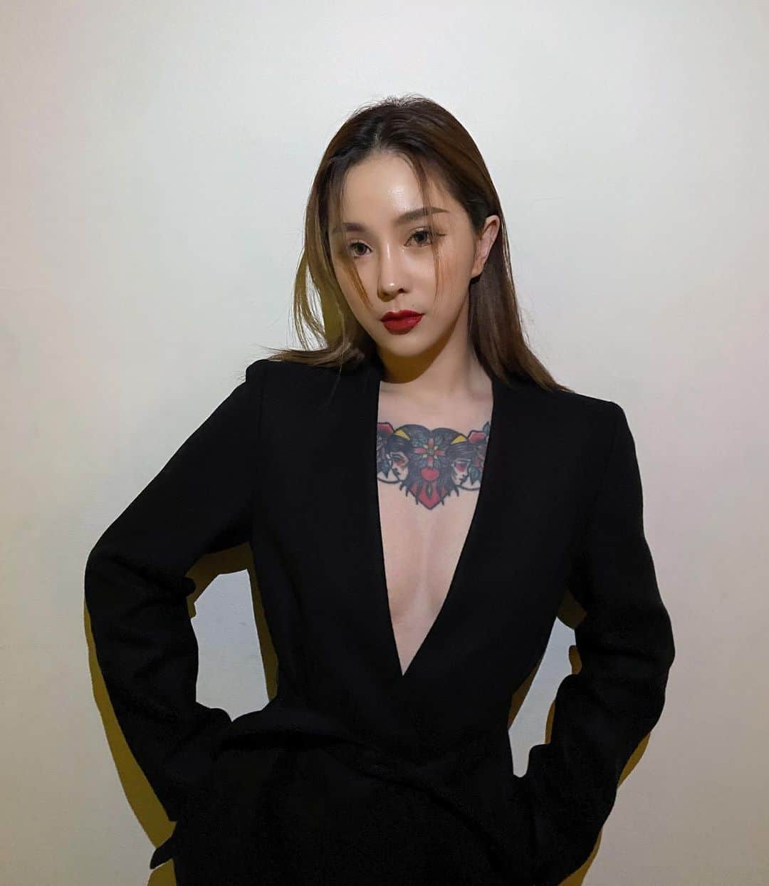 Abby Chenのインスタグラム：「這張照片色調我真的有選擇困難🥴 123你們怎麼選～  喜歡弟弟幫我拍照👻 @lordichen」