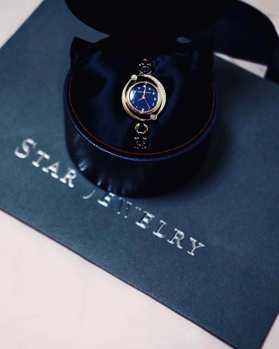 ロンモンロウさんのインスタグラム写真 - (ロンモンロウInstagram)「今冬のスタージュエリー💎 クリスマス限定ウォッチ　@starjewelry_press   #XMAS  #starjewelry  #watch #時計 #gift」12月9日 19時25分 - ronmonroe_official