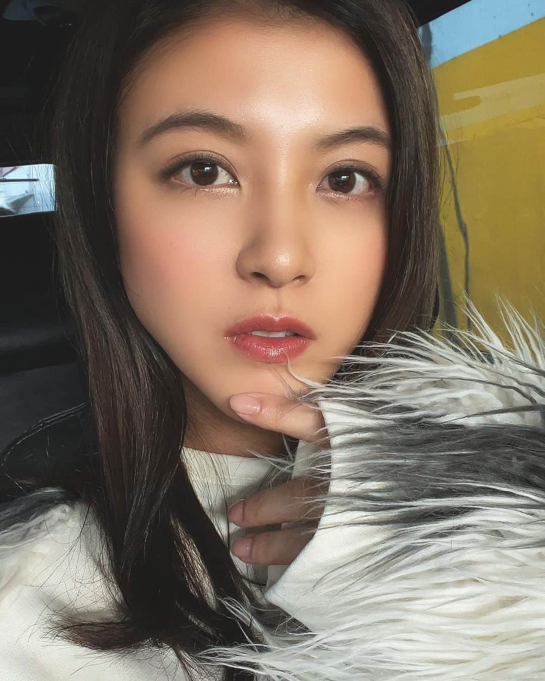 源崎トモエのインスタグラム：「この腕ファサ男くんトレーナー わりとお気に入り🕊 . シンプルなのも好きだけど変わってるデザインも好き😚 . #todayscode #zara #fashion  #全身撮りそびれた #撮ればよかった」