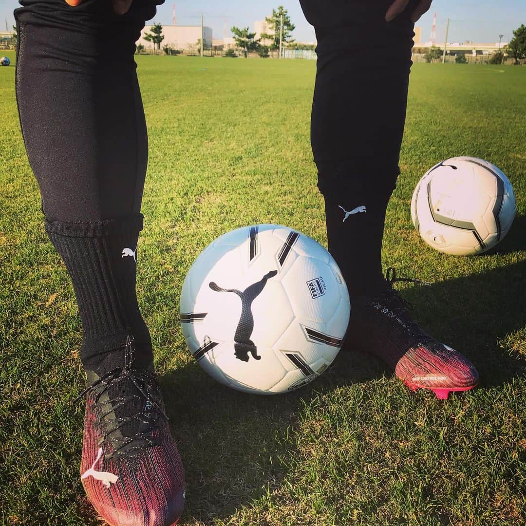 久保裕也さんのインスタグラム写真 - (久保裕也Instagram)「Good to be back on the grass,,, Thank you #Puma for arranging.   #puma」12月9日 19時35分 - kuboyuya31