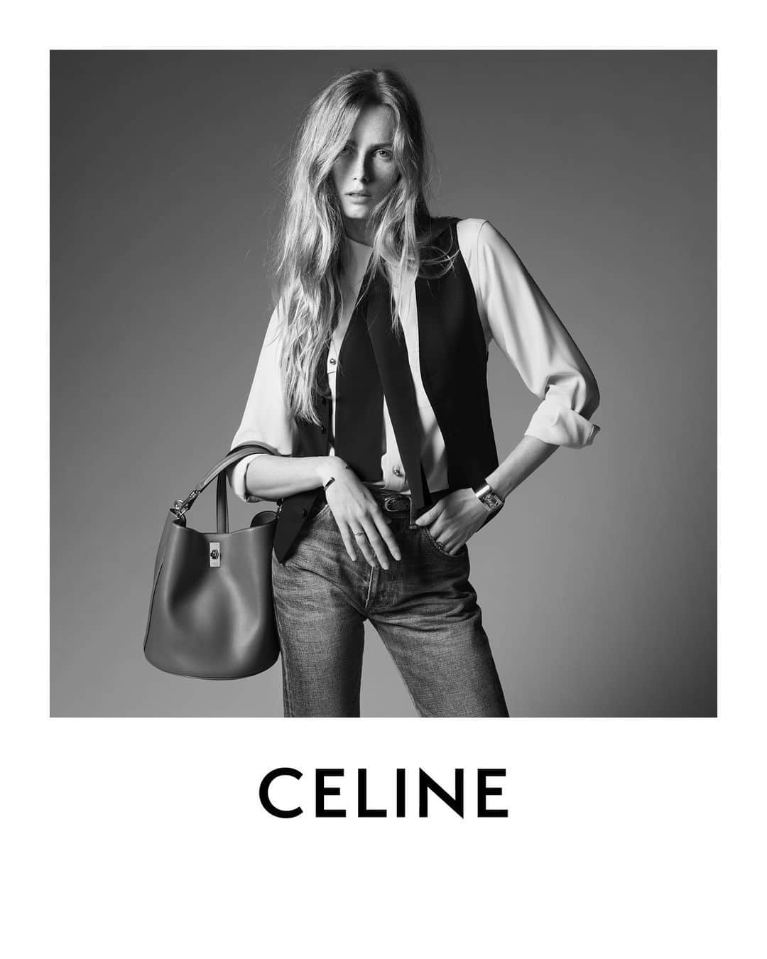 Celineさんのインスタグラム写真 - (CelineInstagram)「CELINE SPRING 21 THE NEW CELINE BAG CELINE BUCKET 16 SOFT BAG IN VEGETAL TAN LEATHER  COLLECTION AVAILABLE IN STORE AND AT CELINE.COM   RIANNE PHOTOGRAPHED BY HEDI SLIMANE IN SAINT-TROPEZ IN JUNE 2020  #CELINE16  #CELINEBYHEDISLIMANE」12月9日 19時37分 - celine