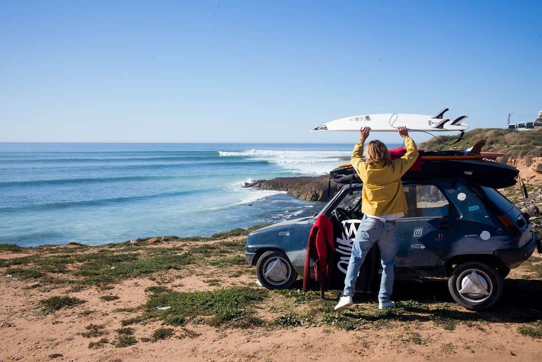 クイックシルバーさんのインスタグラム写真 - (クイックシルバーInstagram)「Small car, big dreams. Paradise found at the end of a dirt road with @marco_mignot.」12月9日 19時40分 - quiksilver