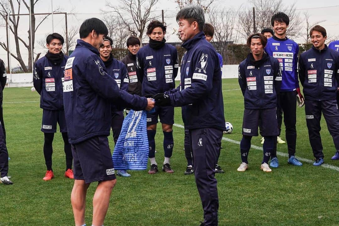 横浜FCさんのインスタグラム写真 - (横浜FCInstagram)「- 本日で松井大輔選手が最後の練習参加となりました。 松井選手のベトナムでの活躍を願っています✨🙌 - #yokohamafc #横浜FC #RECORDTHEBLUE #松井大輔 #SAIGONFC」12月9日 19時49分 - yokohamafc_official