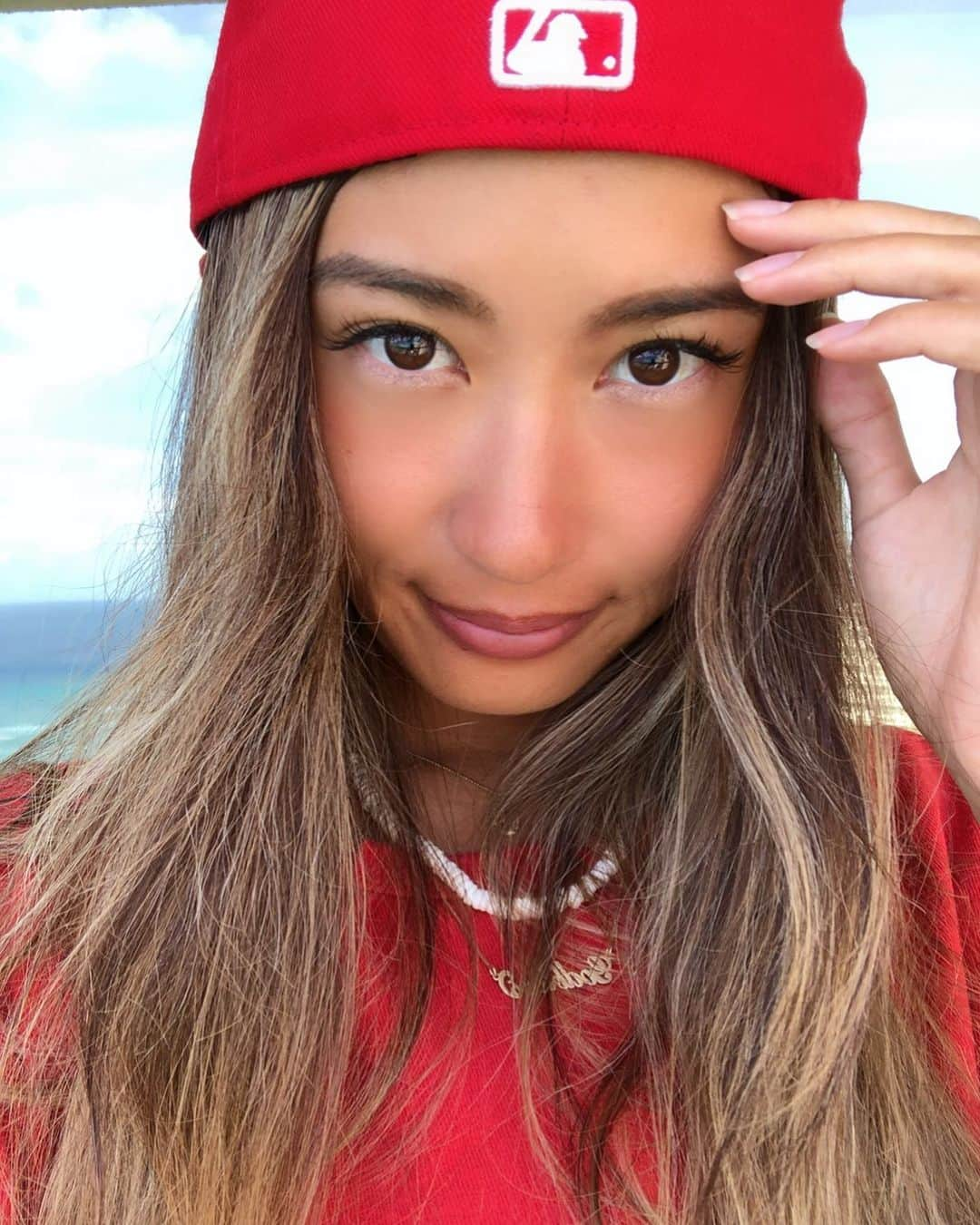 Mihoさんのインスタグラム写真 - (MihoInstagram)「🎅💭❤️🐚  #holidaymood #hawaii #hillfe #oahu #redcode #waikiki #melekalikimaka #neweracap #neweragirl」12月9日 19時50分 - march16m