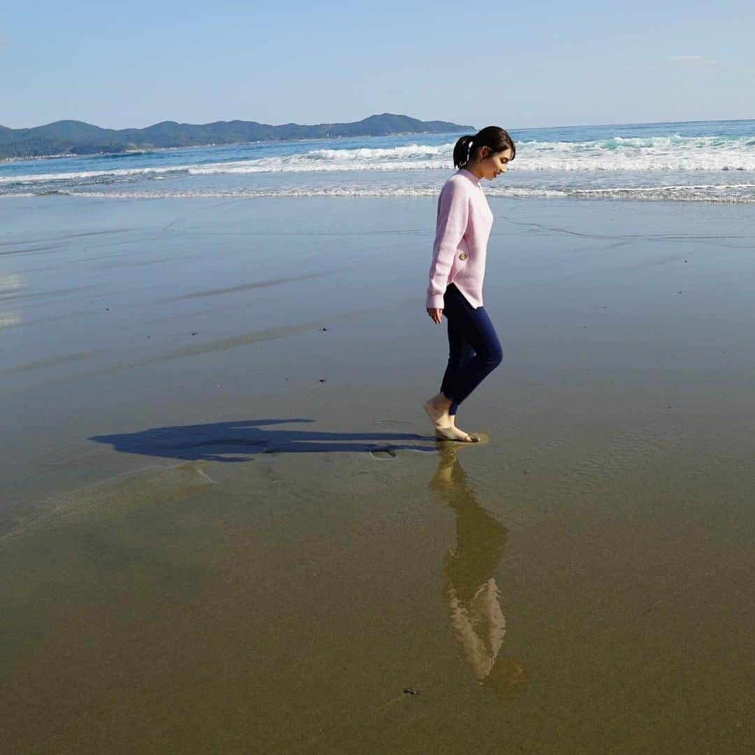 野嶋紗己子さんのインスタグラム写真 - (野嶋紗己子Instagram)「今日もちちんぷいぷいをご覧いただきありがとうございました！☺️﻿ ﻿ コーナー内でご紹介した、﻿ 「高知ウユニ塩湖」( #入野海岸 )で撮った写真！﻿ カメラマンの方がたくさん写真撮ってくれました^^﻿ ﻿ #ちちんぷいぷい#しみのじ#高知県#ウユニ塩湖﻿ っぽい？ #明日は野嶋がミント！です☃️🌸」12月9日 19時54分 - nojima_sakiko