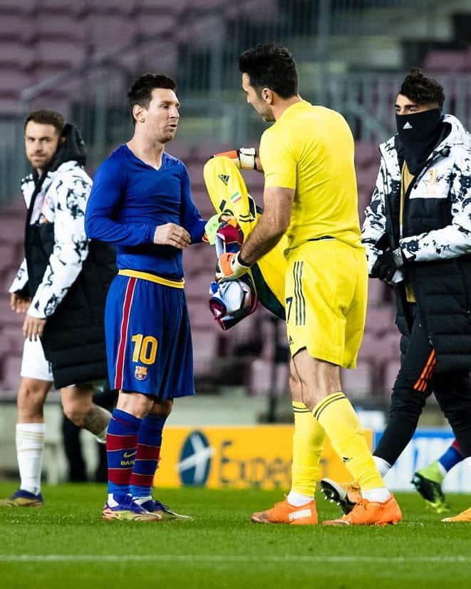 FCバルセロナさんのインスタグラム写真 - (FCバルセロナInstagram)「🤝 Two greats of world football  🤝 Dos mitos del fútbol / Dos mites del futbol」12月9日 20時04分 - fcbarcelona