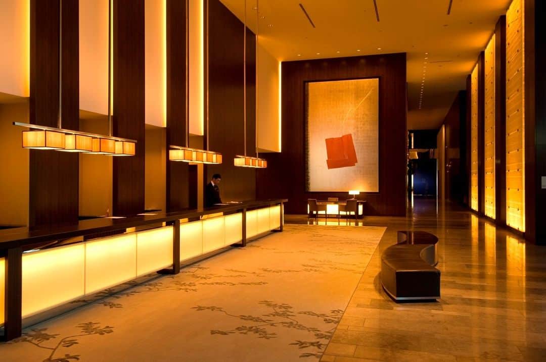 Conrad Tokyoのインスタグラム：「ホリデーシーズンを華やかに彩る、聖歌隊によるクリスマスコンサート。ヨーロッパの声楽家からも高い評価を受けている指揮者・小口浩司氏とクワイヤーグループ「東京クライストシンガーズ」による美しく響き渡る音色を堪能しながら特別な夜を。  Presenting Christmas concert by a choir to brighten up the holiday season. Enjoy a special night with the beautiful reverberating sounds led by conductor Koji Oguchi, who is highly regarded by European vocalists, and the choir group "Tokyo Christ Singers" on Dec 24 and 25  Share your own images with us by tagging @conrad_tokyo ————————————————————— #コンラッド東京 #コンラッド #ホテル #汐留 #東京 #新橋 #銀座 #港区 #ホテルステイ  #ステイケーション #GoToキャンペーン #クリスマスコンサート #小口浩司 #東京クライストシンガーズ #ConradTokyo #StayInspired #Shiodome #Shinbashi #staycation #gototravel #christmasconcert」