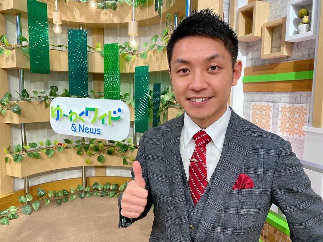のインスタグラム：「ゆーわくワイド3日目は髭ピンにしました。ご意見番の廣道さんとお揃いとみられます。 #プロ車いすアスリート #廣道純  #髭  #ネクタイピン  #髭ピン  #髭男  #髭男好きな人と繋がりたい  #official髭男dism  #tos  #テレビ大分  #ゆーわくワイド  #アナウンサー  #藤村晃輝」