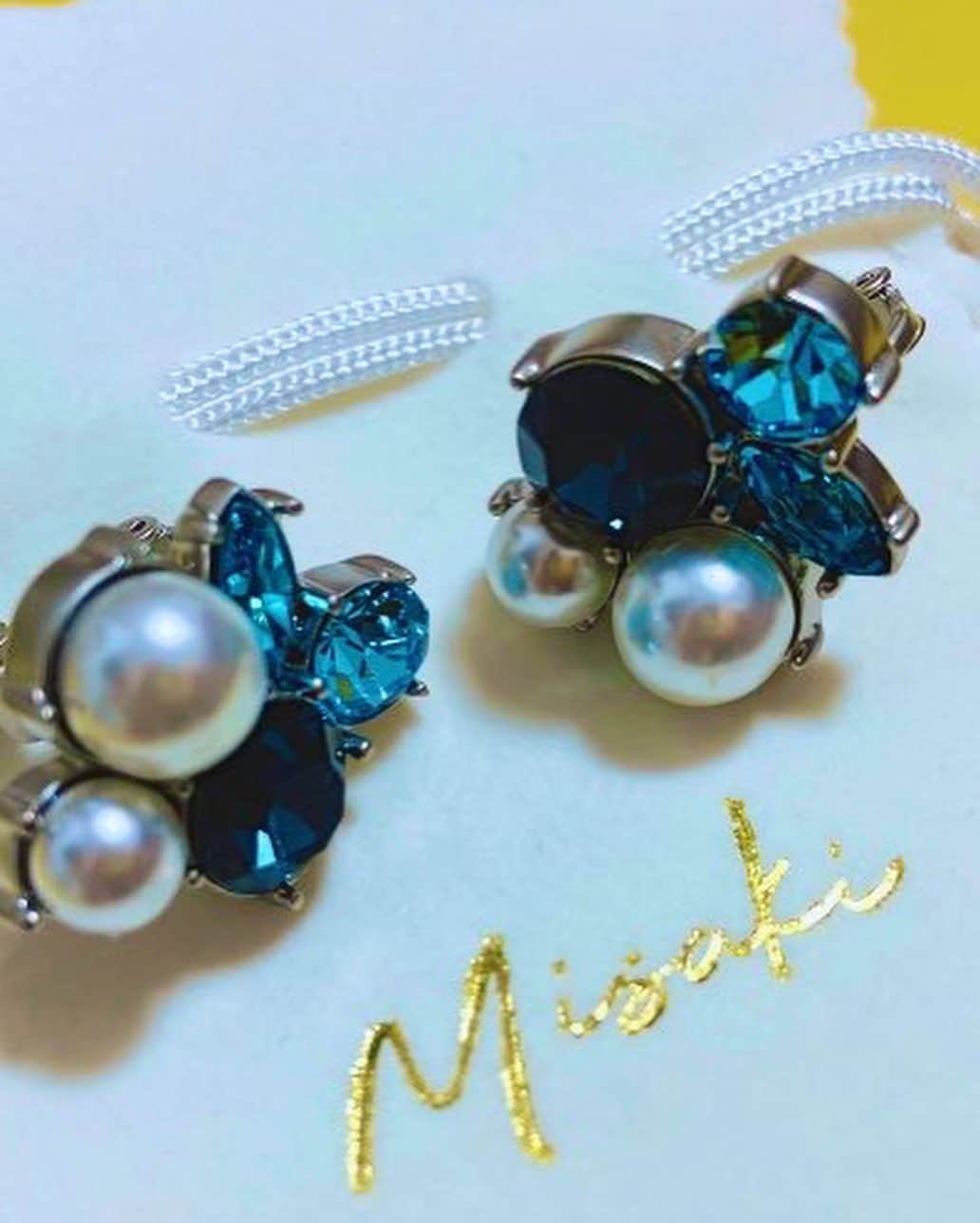 唯月ふうかさんのインスタグラム写真 - (唯月ふうかInstagram)「実咲凜音さんプロデュースブランド「Misaki」のイヤリングが届きました～！！ 買った時から楽しみにしてました♪ ブルーのイヤリング持ってなかったから、嬉しい😚❤️ キラキラで可愛い！！！ みりおんさんに会いたい…(˶ ̇ ̵ ̇˶ )  #実咲凜音 さん #プロデュースブランド #Misaki #綺麗な色 #大好きなお姉ちゃん #唯月ふうか」12月9日 20時08分 - fuka_yuduki
