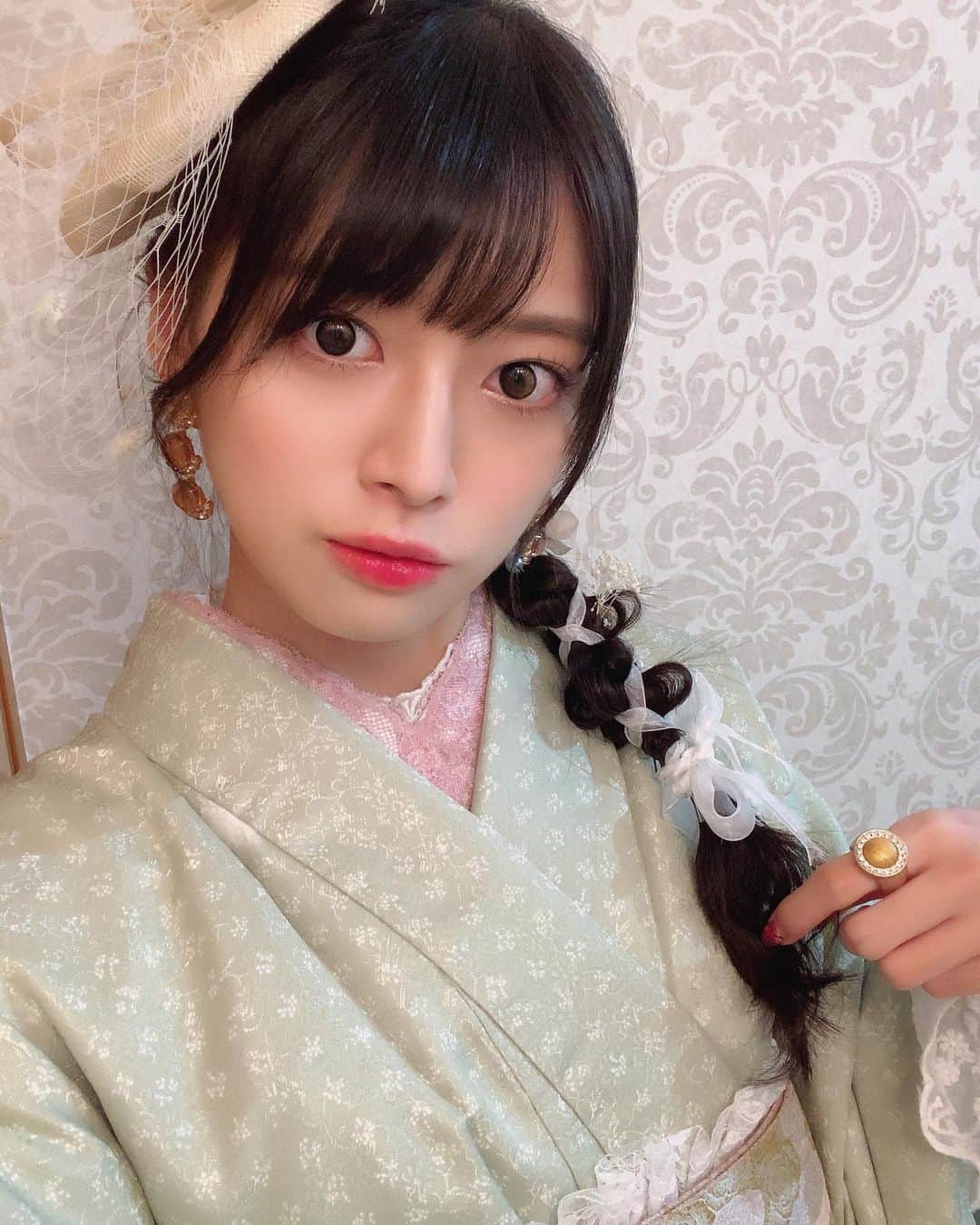 藤田いろはのインスタグラム：「レトロな着物﻿ お友達と着物は色違いのお揃いにして、あとは好きな色合わせたんだけど、なんか春っぽくなっちゃったかも😂笑﻿ 和装大好きだから来年こそは着物撮影会出たいなあ🙃﻿ かわいい簪買ったから付けたい🍒💗﻿ ﻿ ﻿ ﻿ ﻿ ﻿ ﻿ ﻿ ﻿ ﻿ ﻿ ﻿ ﻿ ﻿ ‪#藤田いろは#グラビア#gravure #japanesegirl #レースクイーン#tokyo  #l4l #aziangirl  #浅草 #뷰티스타그램 #浅草寺 #cosplay #黒髪ロング#浅草寺雷門 #レトロコーデ #셀스타그램#モデル #model #그라비아 #日本的 #性感內衣 #asakusa #着物レンタル #kimono #レトロ着物 #liquem #ootd」
