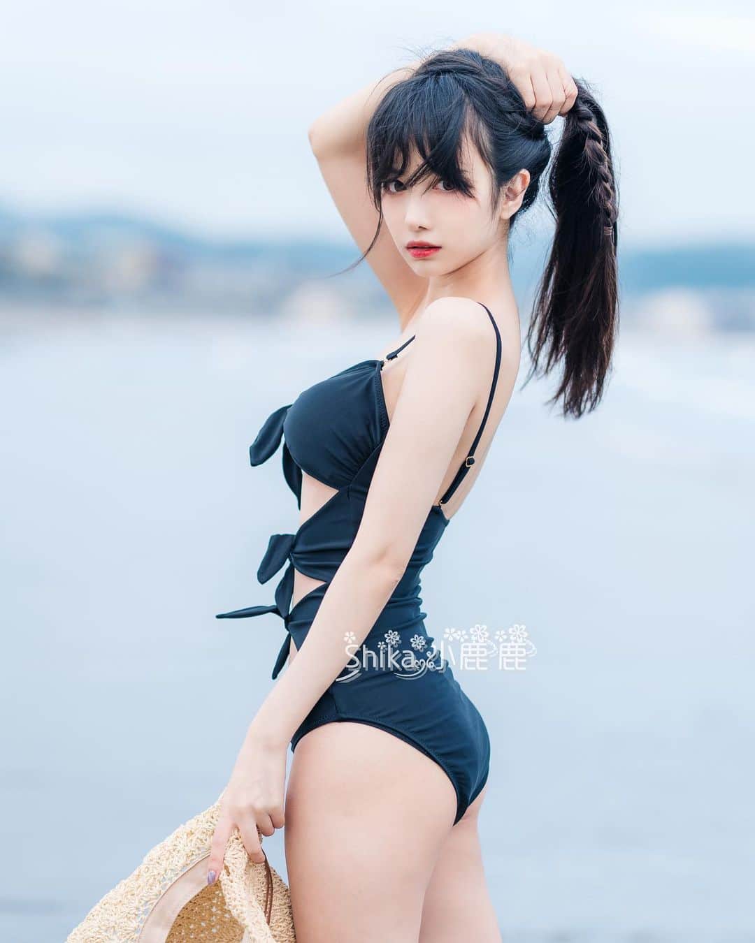 shikaのインスタグラム：「冬も水着写真を出したい  @kumo_linouo @miyako_reiko」