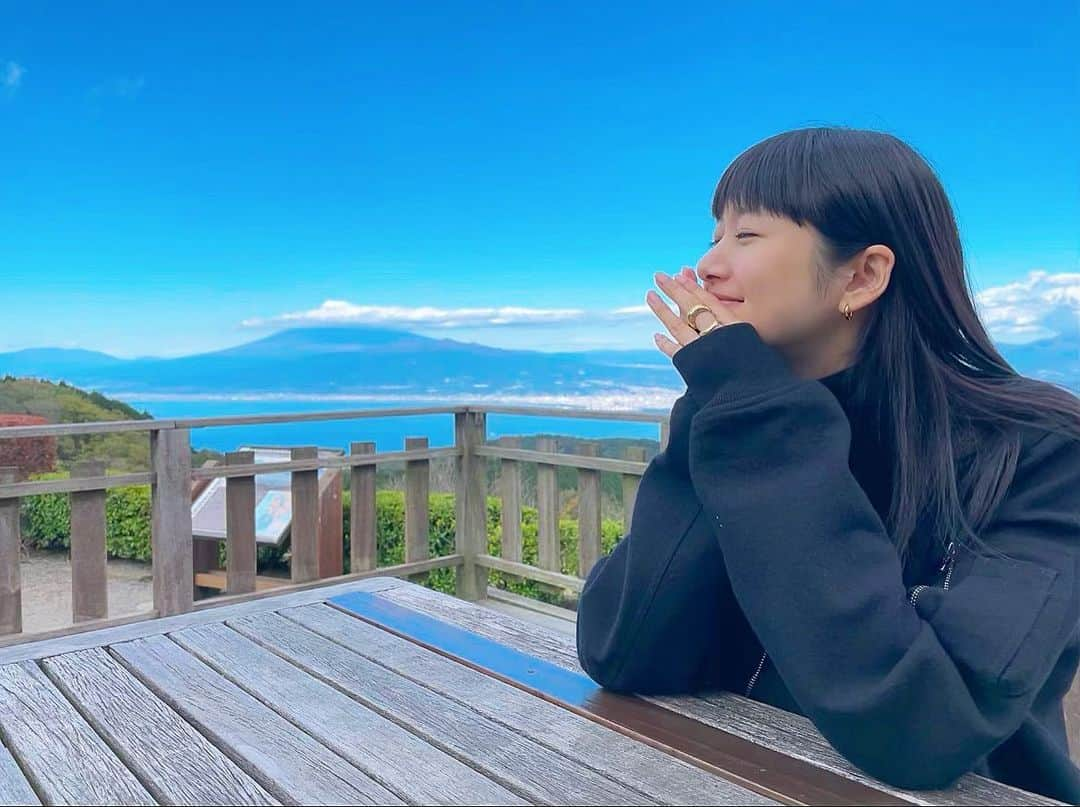 新井貴子さんのインスタグラム写真 - (新井貴子Instagram)「昨日30歳の誕生日を迎えました！ たくさんのお祝いメッセージをありがとうございました☺️💓  これからも新たな挑戦を続けながら、目標に向かって精進致します。昇り続けます。✨  そして日々を楽しく、感謝して大切に生きていきたいです🌻✨ いつも応援してくださる方々、友人、家族に心から感謝しています。  Big 30!!! Big Love to all and Big thanks to all your warm birthday wishes❤️」12月9日 20時17分 - kikoarai