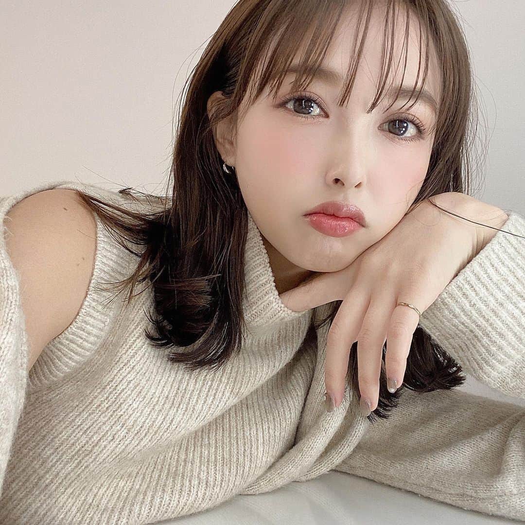 のインスタグラム：「.  実は髪短くしてました🥸🎓 cut&color: @yuta_nakao ❤︎ 前髪はいつもより量を増やしてもらって セットしやすくしてもらってまする💫 . #ミディアムヘア」