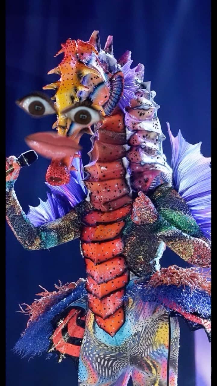 トーライ・ケリーのインスタグラム：「did YOU know? 👀 🌊🐴 #themaskedsinger @maskedsingerfox」